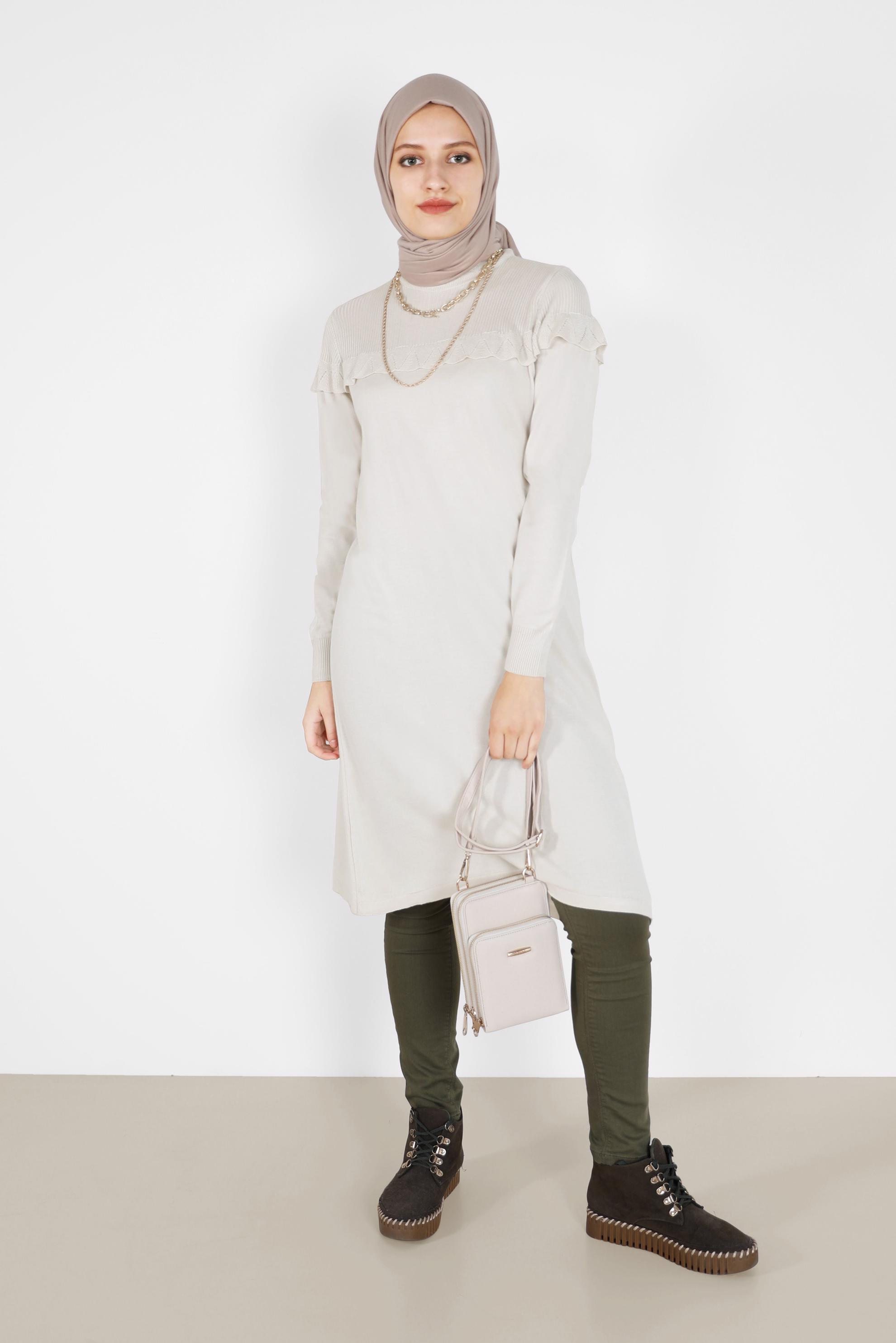 Tesettür giyim BEJ VOLANLI MANŞETLERİ LASTİKLİ TRİKO TUNİK 42041 