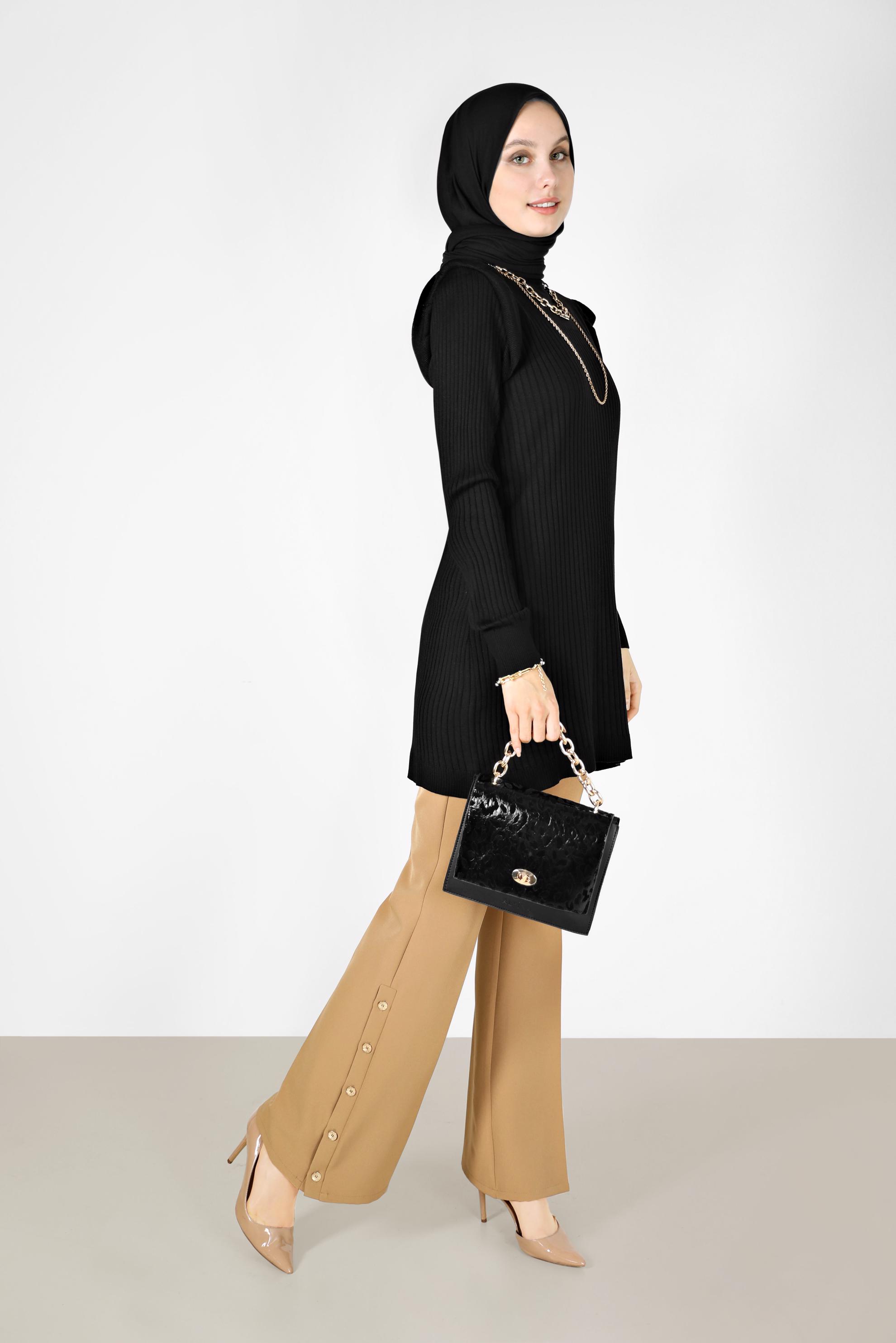 Tesettür giyim SİYAH KENDİNDEN DESENLİ OMUZLARI FIRFIRLI TRİKO TUNİK 42042 