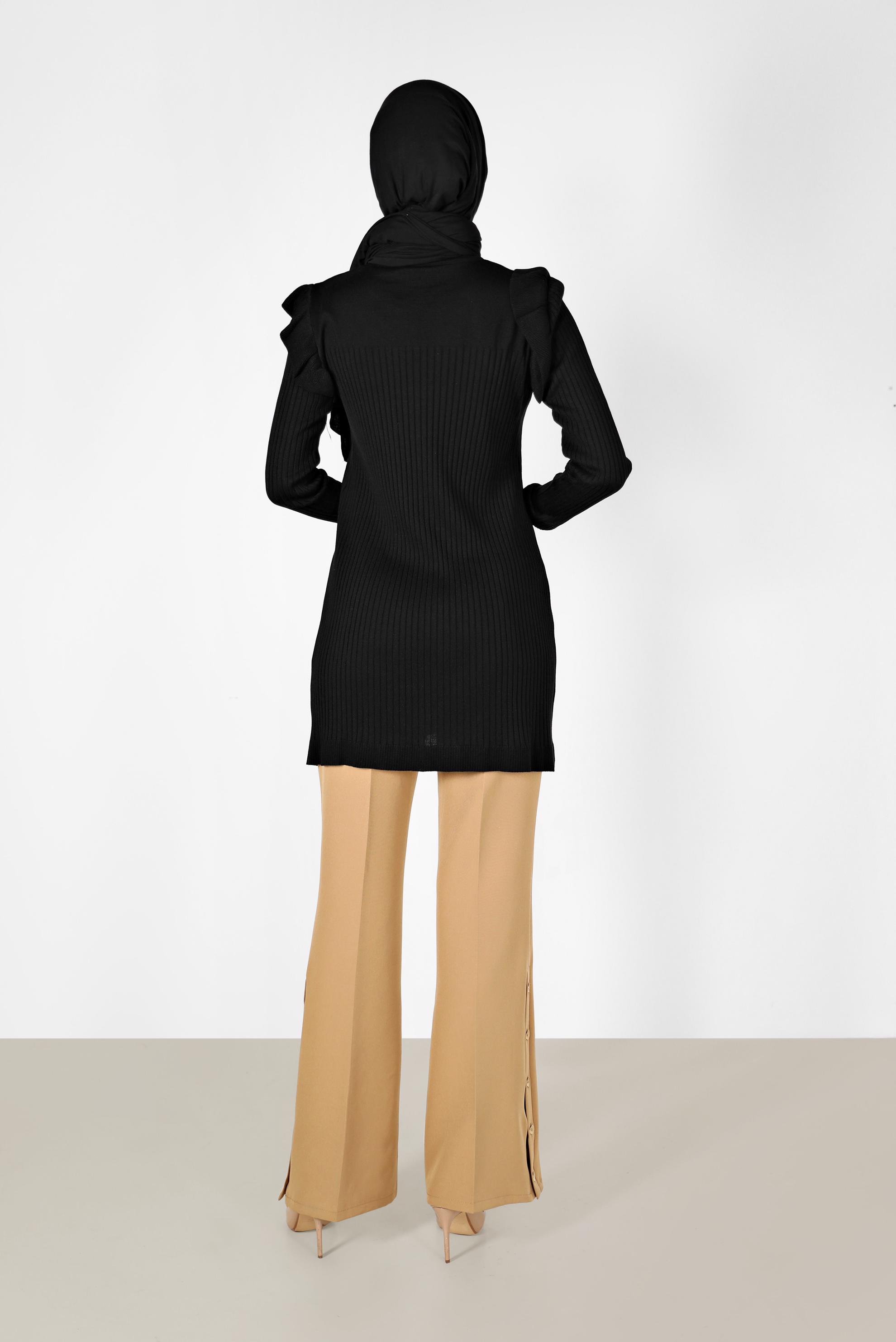 Tesettür giyim SİYAH KENDİNDEN DESENLİ OMUZLARI FIRFIRLI TRİKO TUNİK 42042 