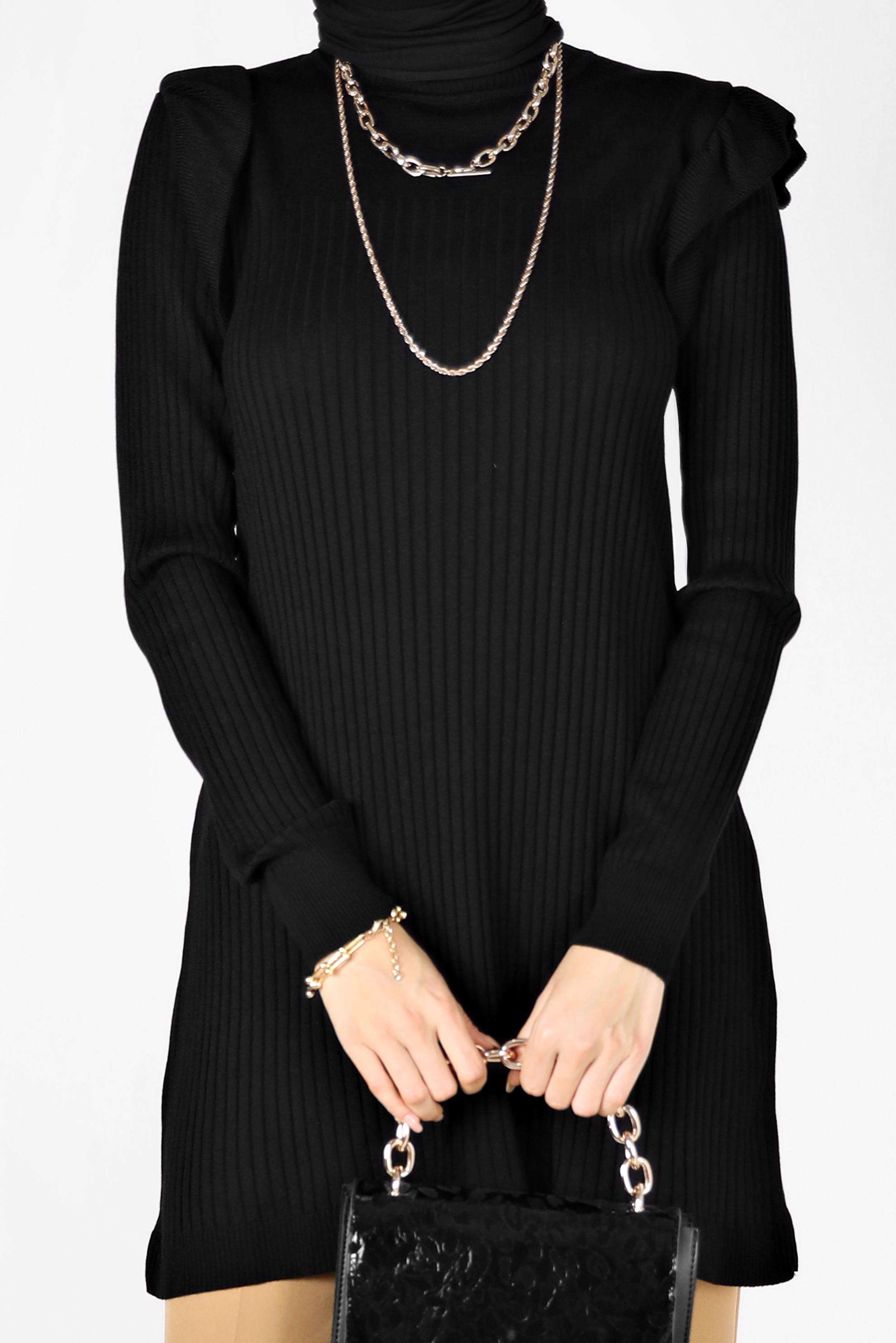 Tesettür giyim SİYAH KENDİNDEN DESENLİ OMUZLARI FIRFIRLI TRİKO TUNİK 42042 