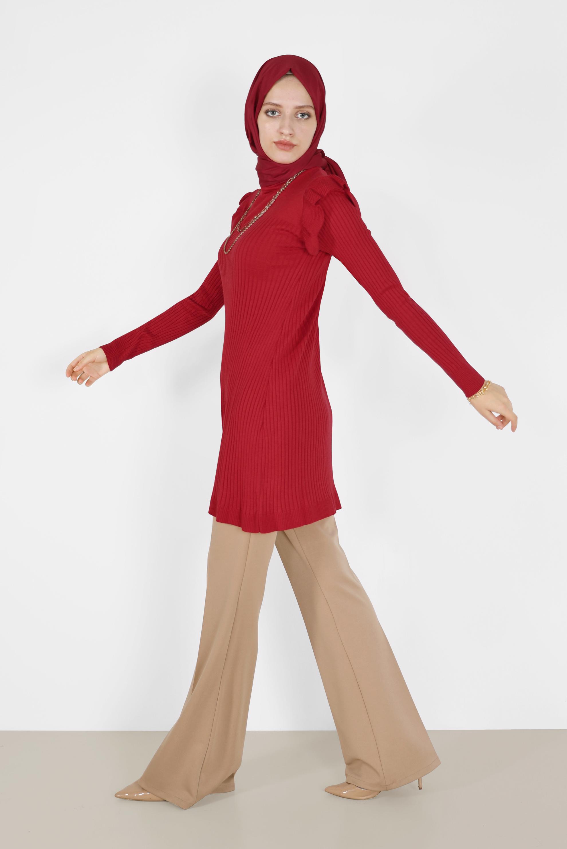 Tesettür giyim KIRMIZI KENDİNDEN DESENLİ OMUZLARI FIRFIRLI TRİKO TUNİK 42042 