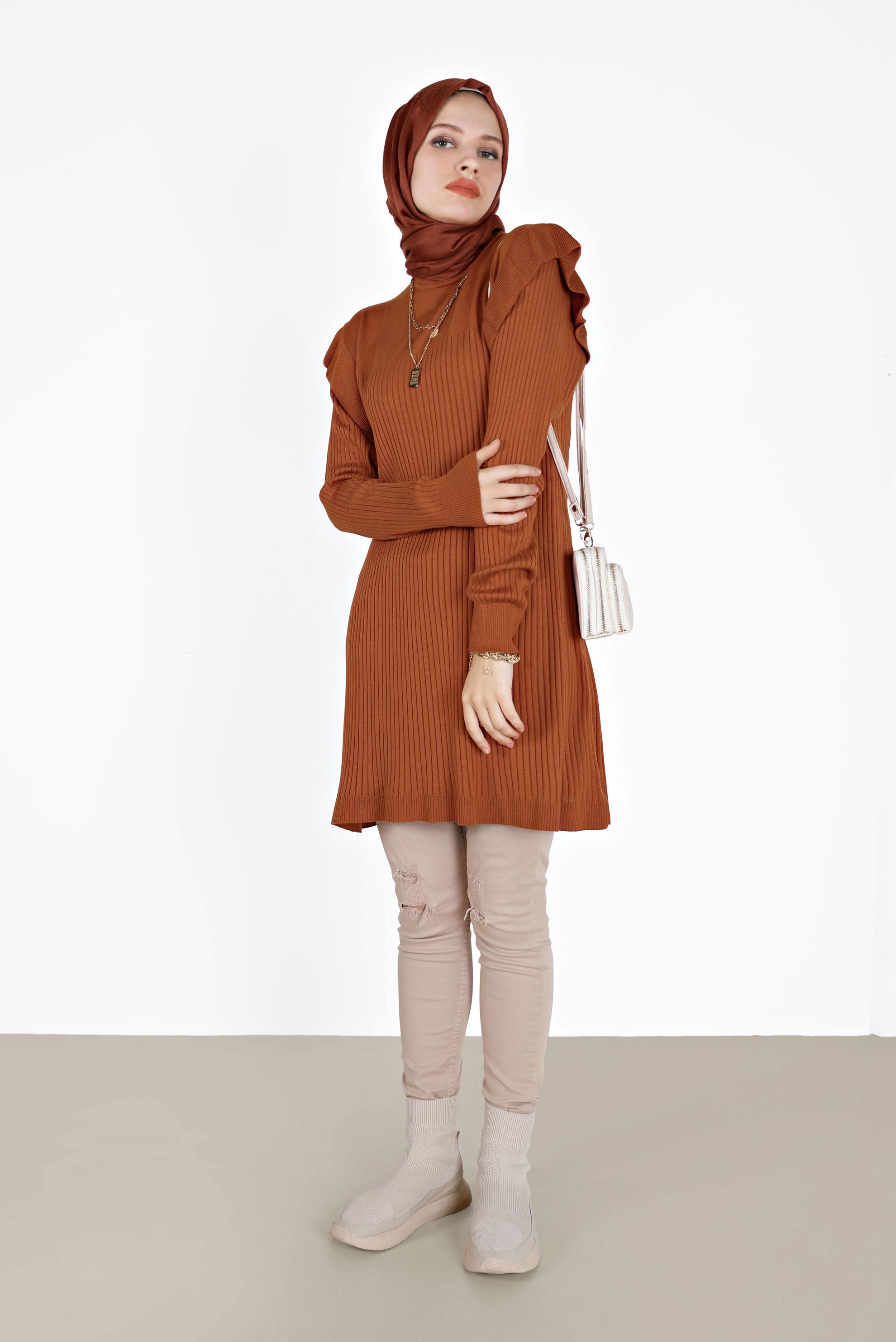 Tesettür giyim TURUNCU KENDİNDEN DESENLİ OMUZLARI FIRFIRLI TRİKO TUNİK 42042 