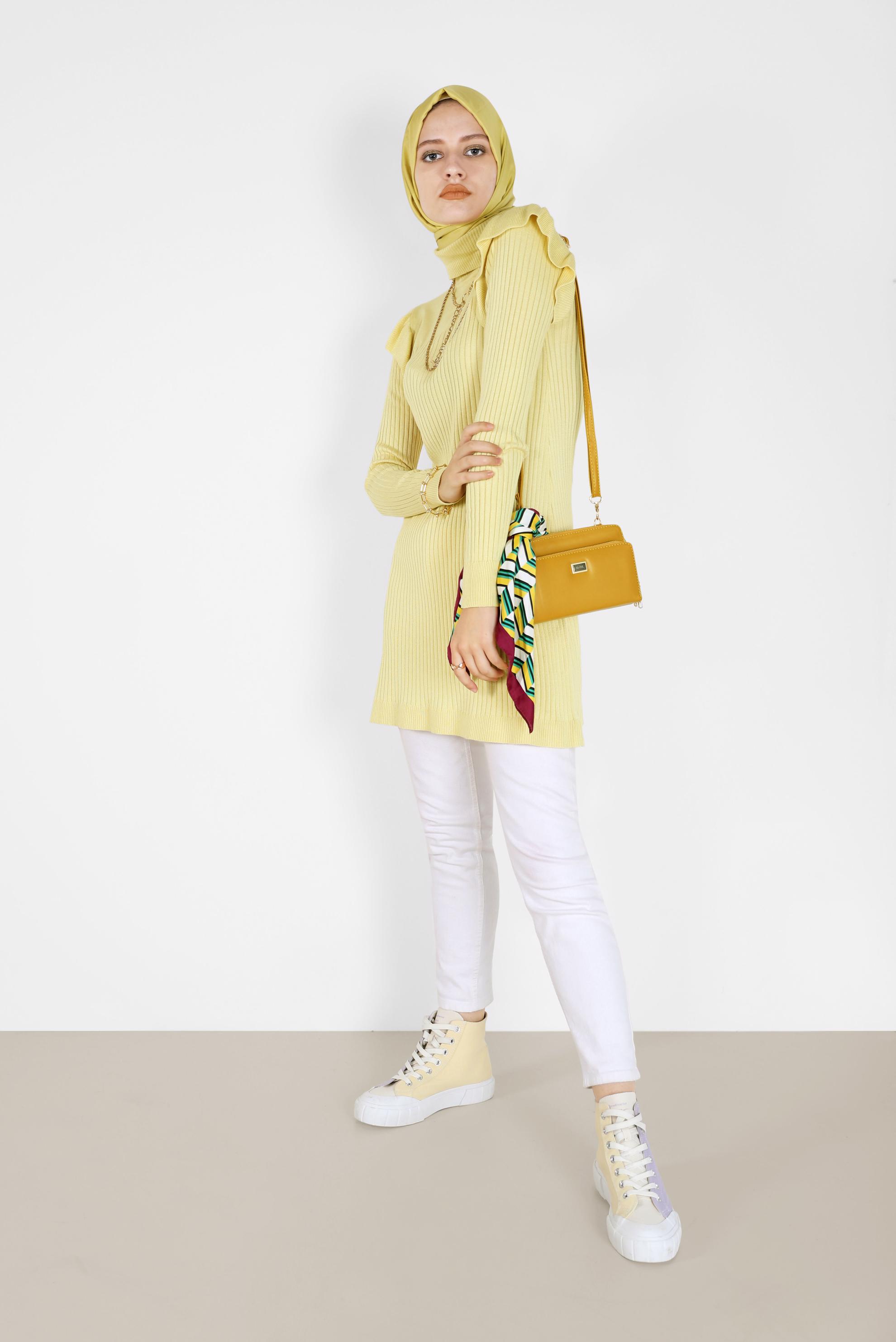 Tesettür giyim SARI KENDİNDEN DESENLİ OMUZLARI FIRFIRLI TRİKO TUNİK 42042 