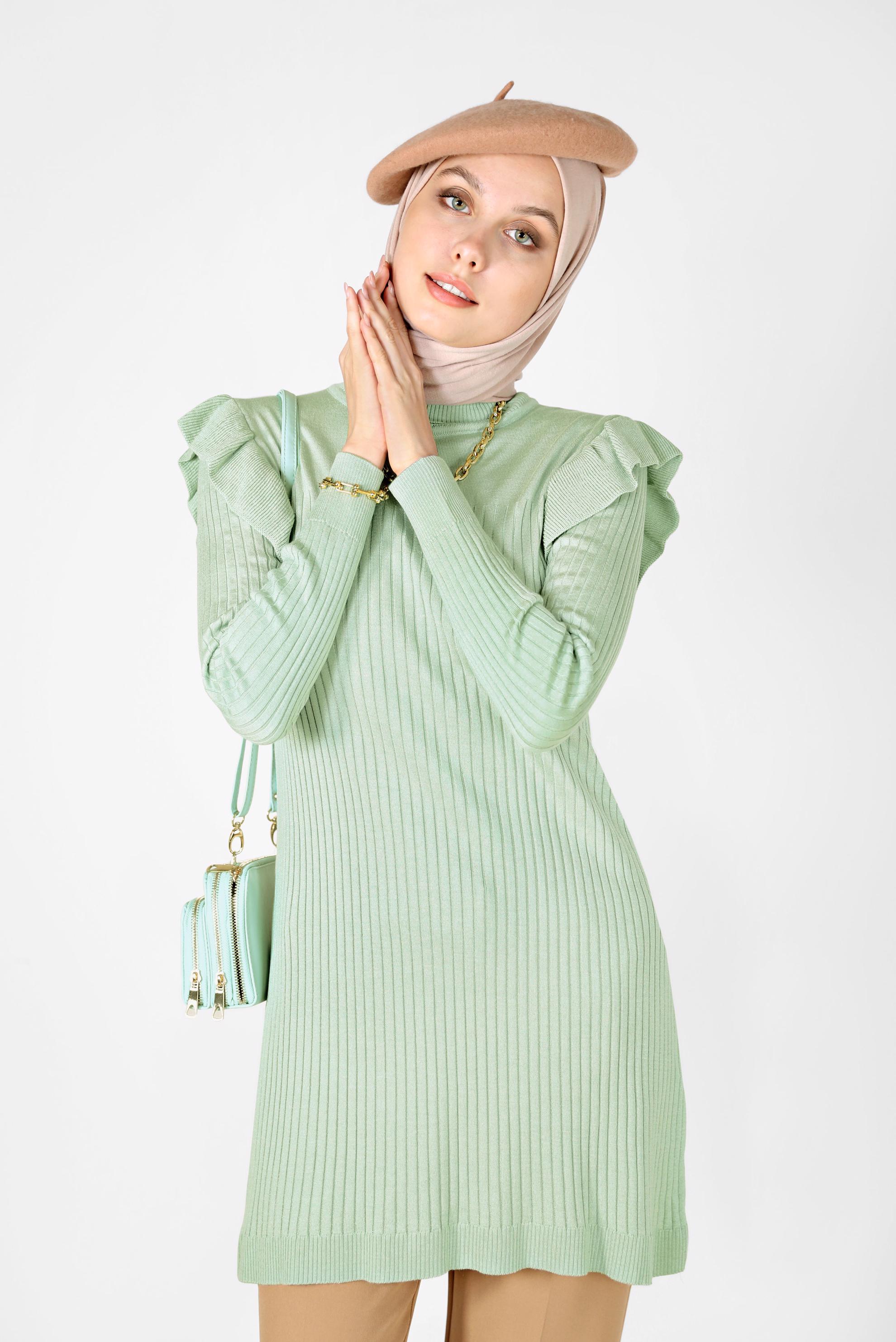 Tesettür giyim YEŞİL KENDİNDEN DESENLİ OMUZLARI FIRFIRLI TRİKO TUNİK 42042 