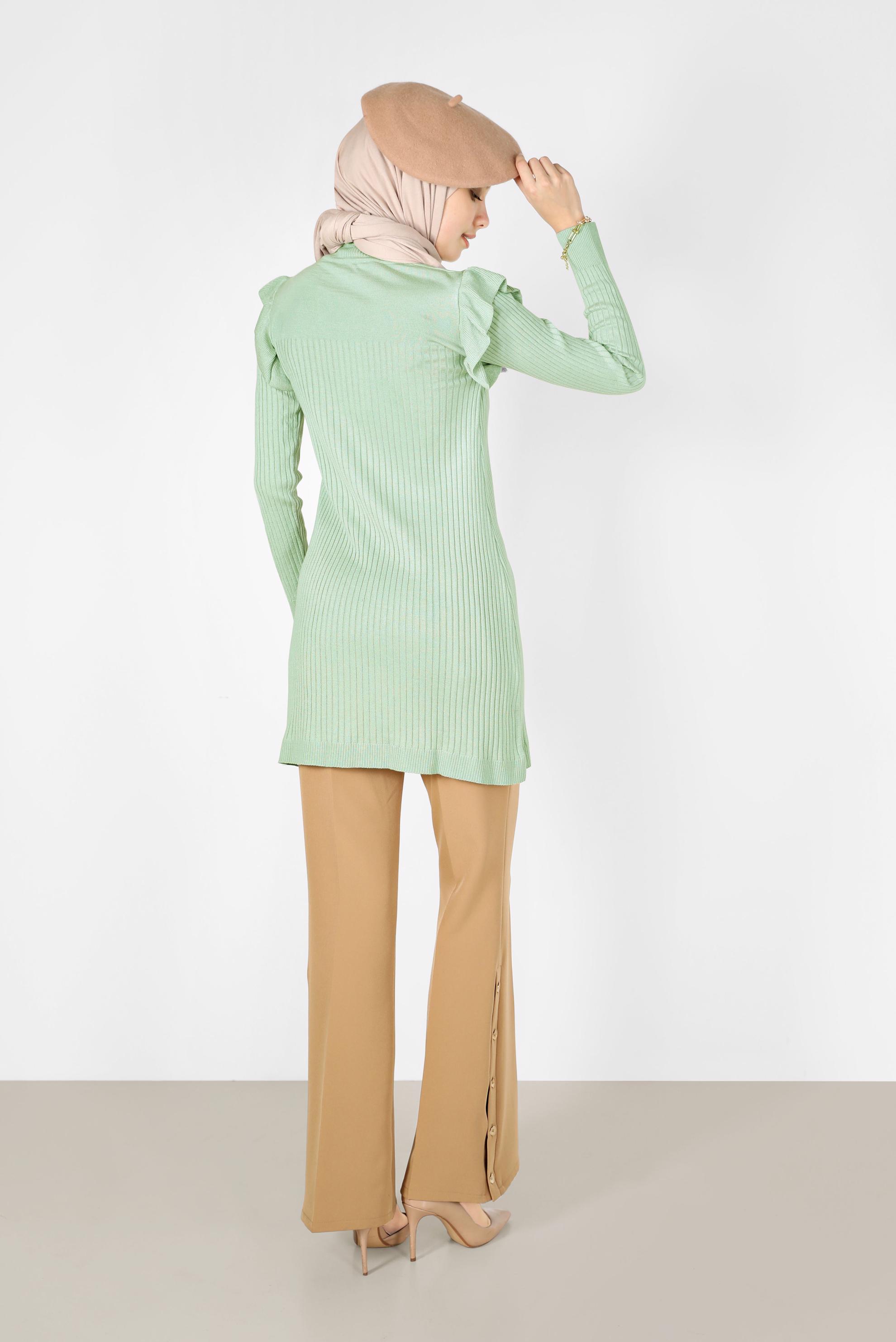 Tesettür giyim YEŞİL KENDİNDEN DESENLİ OMUZLARI FIRFIRLI TRİKO TUNİK 42042 