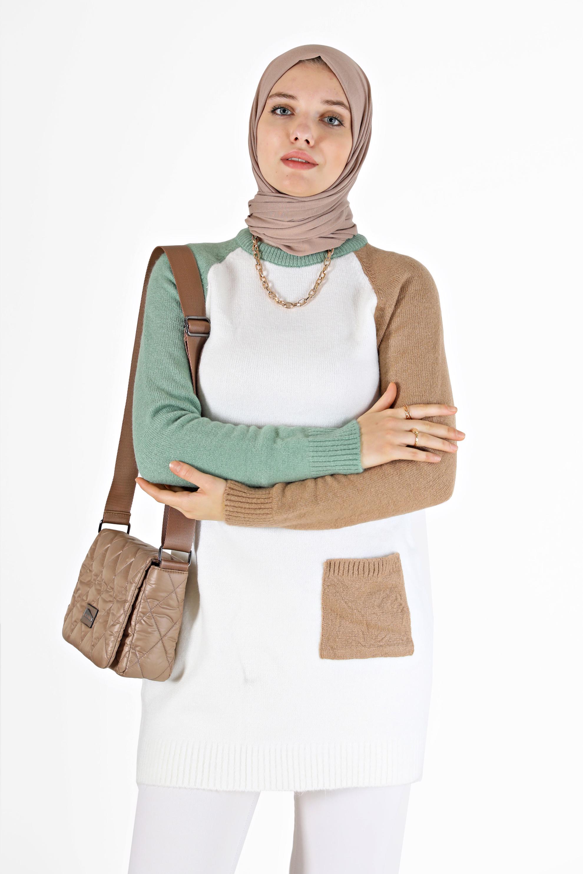 Tesettür giyim BEJ ÜÇ RENKLİ CEP DETAYLI TRİKO TUNİK 42053 