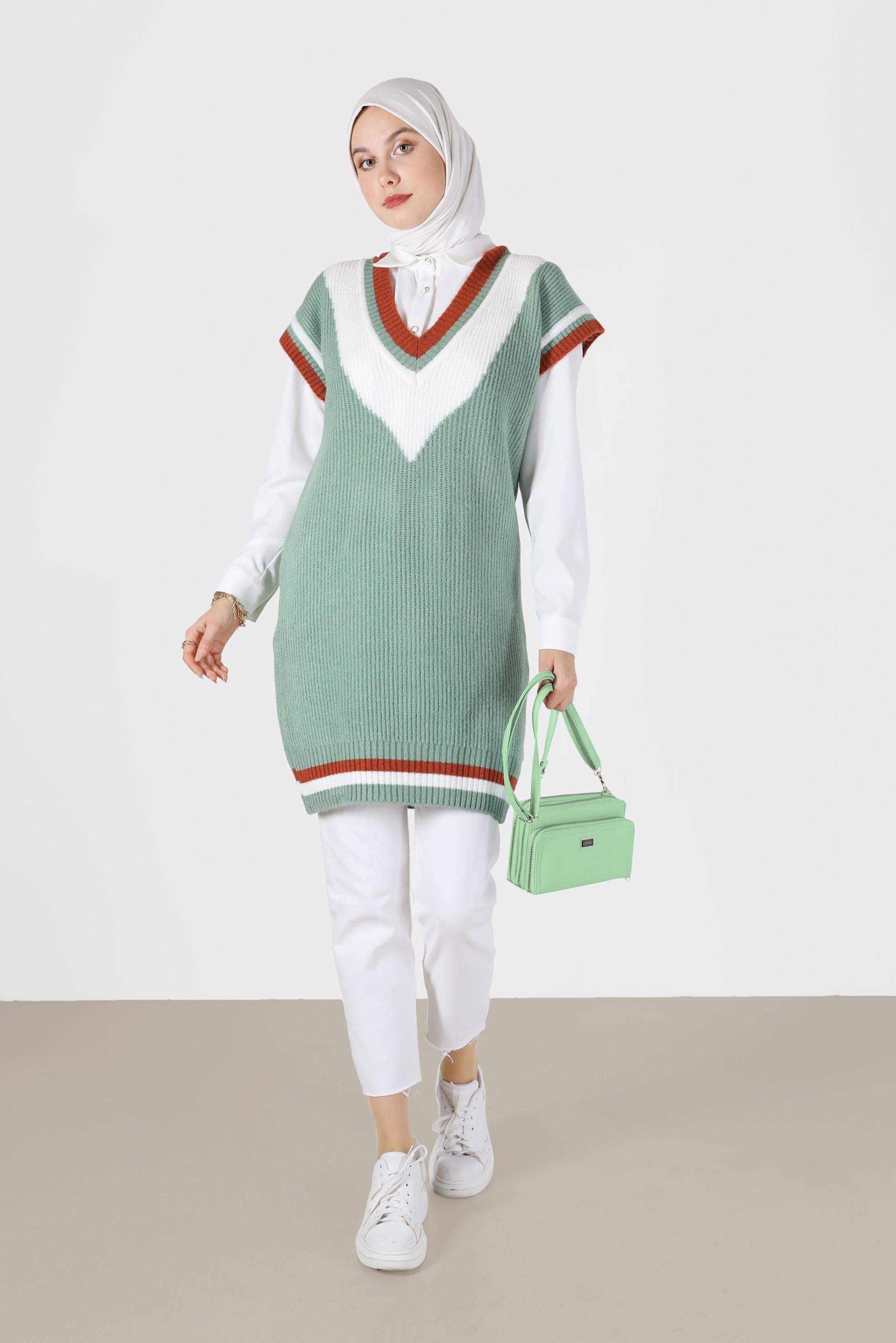 Tesettür giyim YEŞİL RENKLİ V YAKA TRİKO SÜVETER 42066 