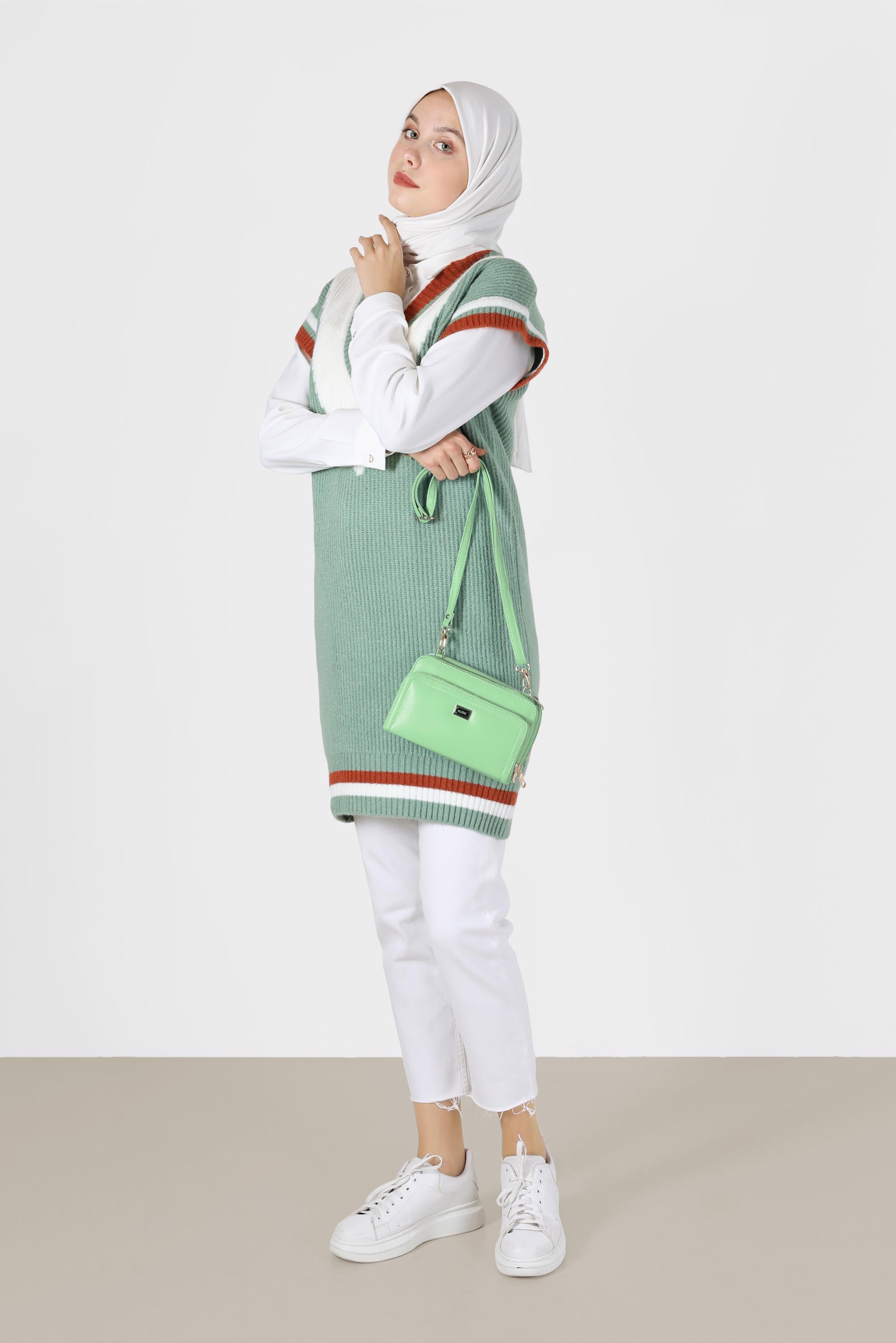 Tesettür giyim YEŞİL RENKLİ V YAKA TRİKO SÜVETER 42066 