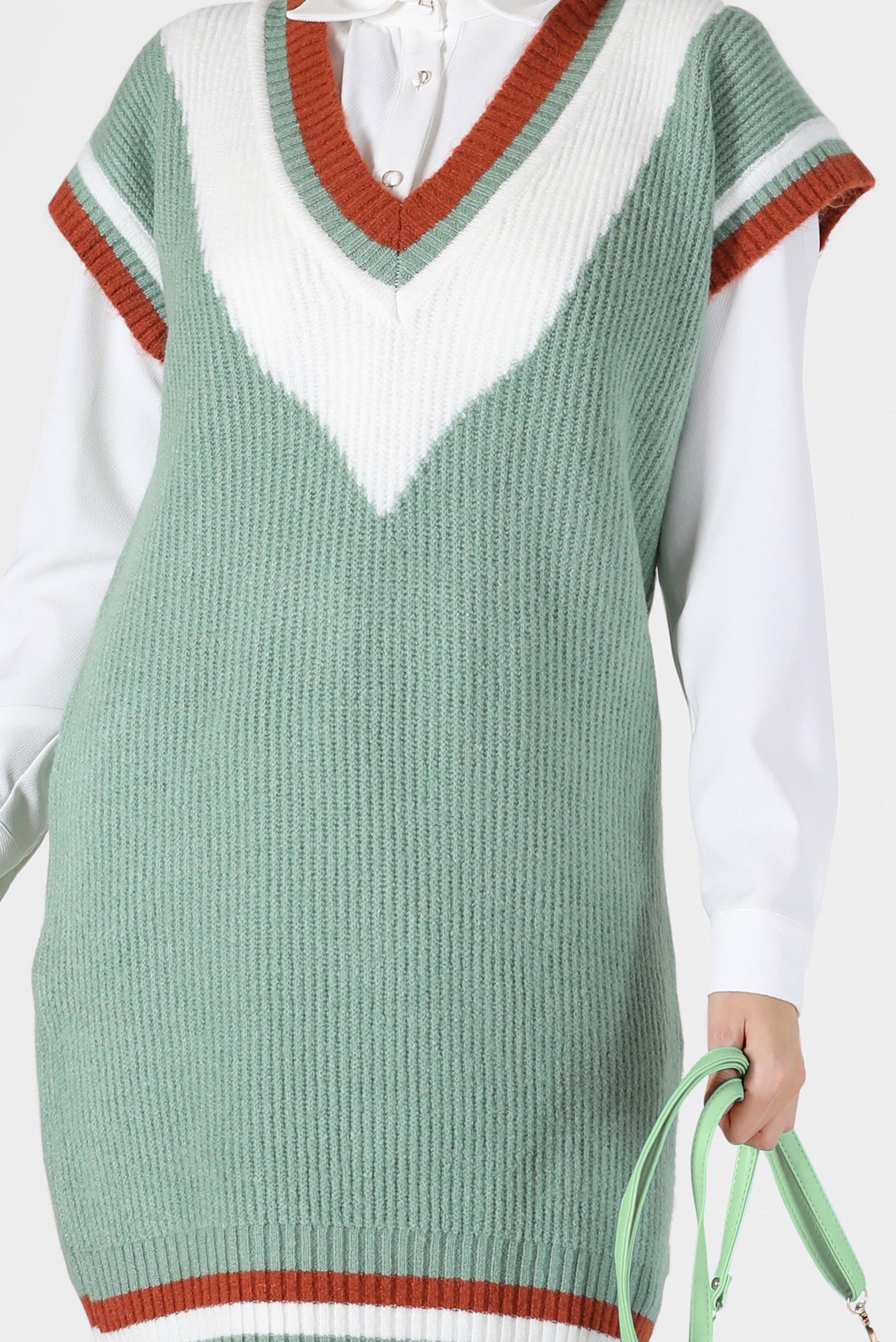 Tesettür giyim YEŞİL RENKLİ V YAKA TRİKO SÜVETER 42066 