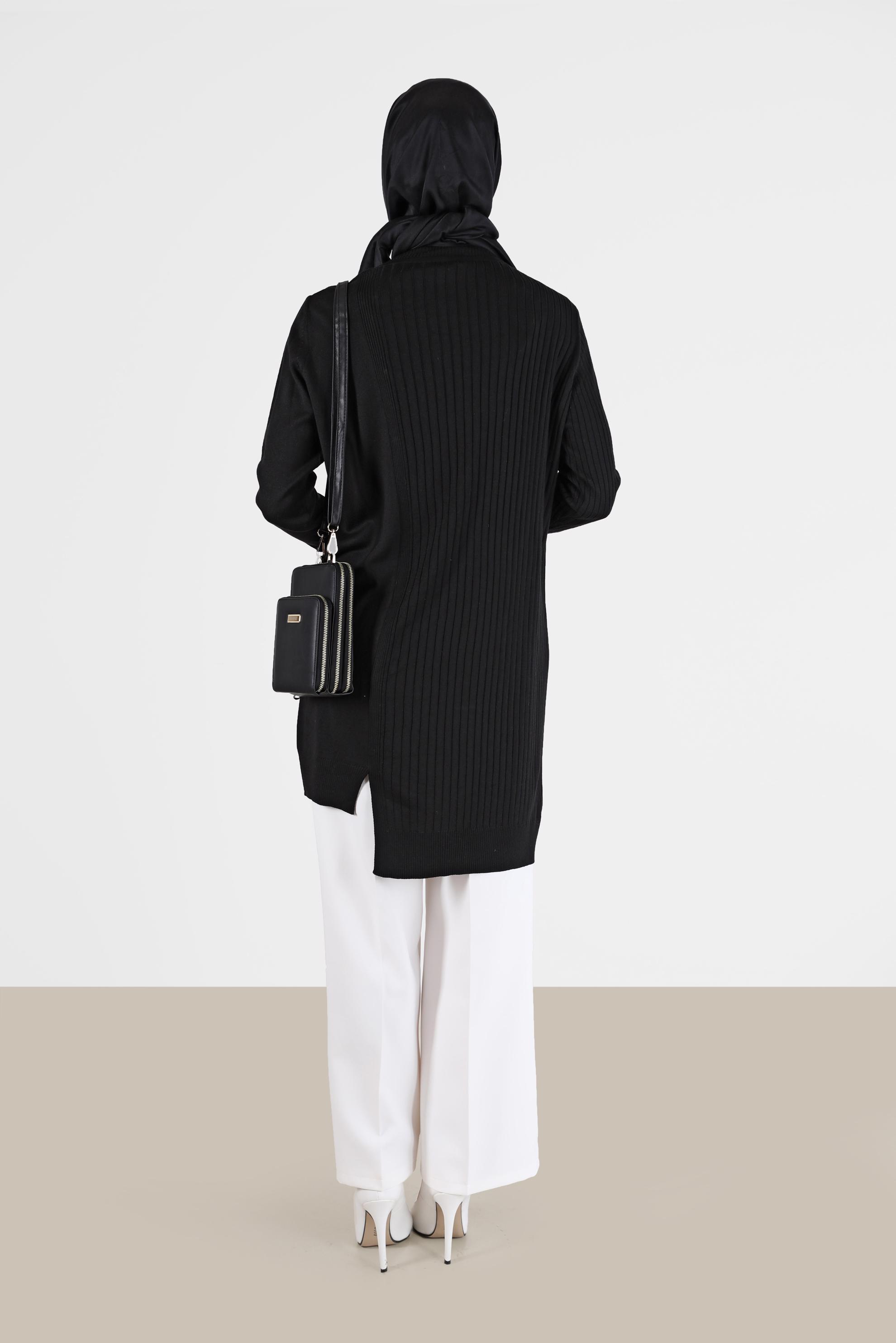 Tesettür giyim SİYAH KENDİNDEN DESENLİ TAŞLI DÜĞME DETAYLI TRİKO TUNİK 42103 