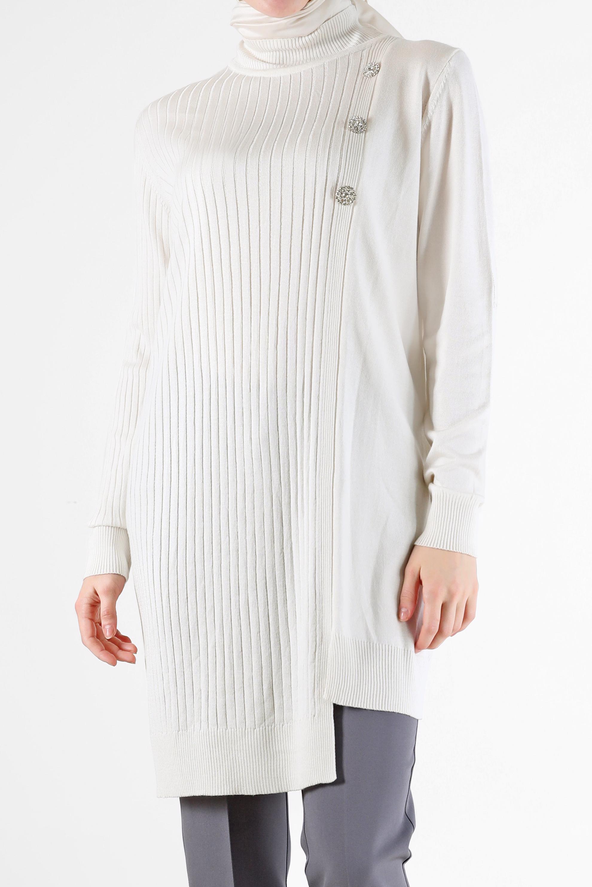 Tesettür giyim BEYAZ KENDİNDEN DESENLİ TAŞLI DÜĞME DETAYLI TRİKO TUNİK 42103 