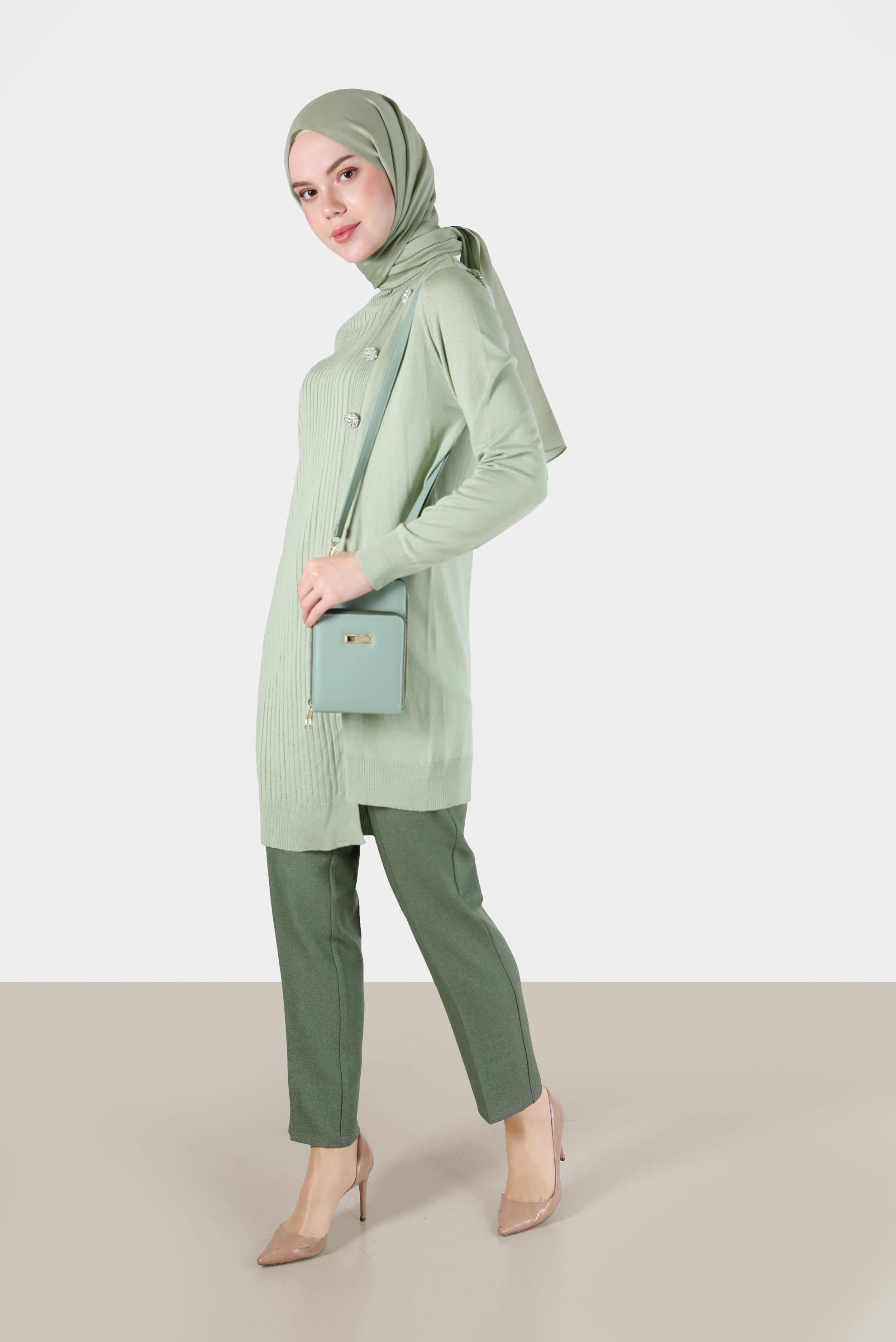 Tesettür giyim YEŞİL KENDİNDEN DESENLİ TAŞLI DÜĞME DETAYLI TRİKO TUNİK 42103 