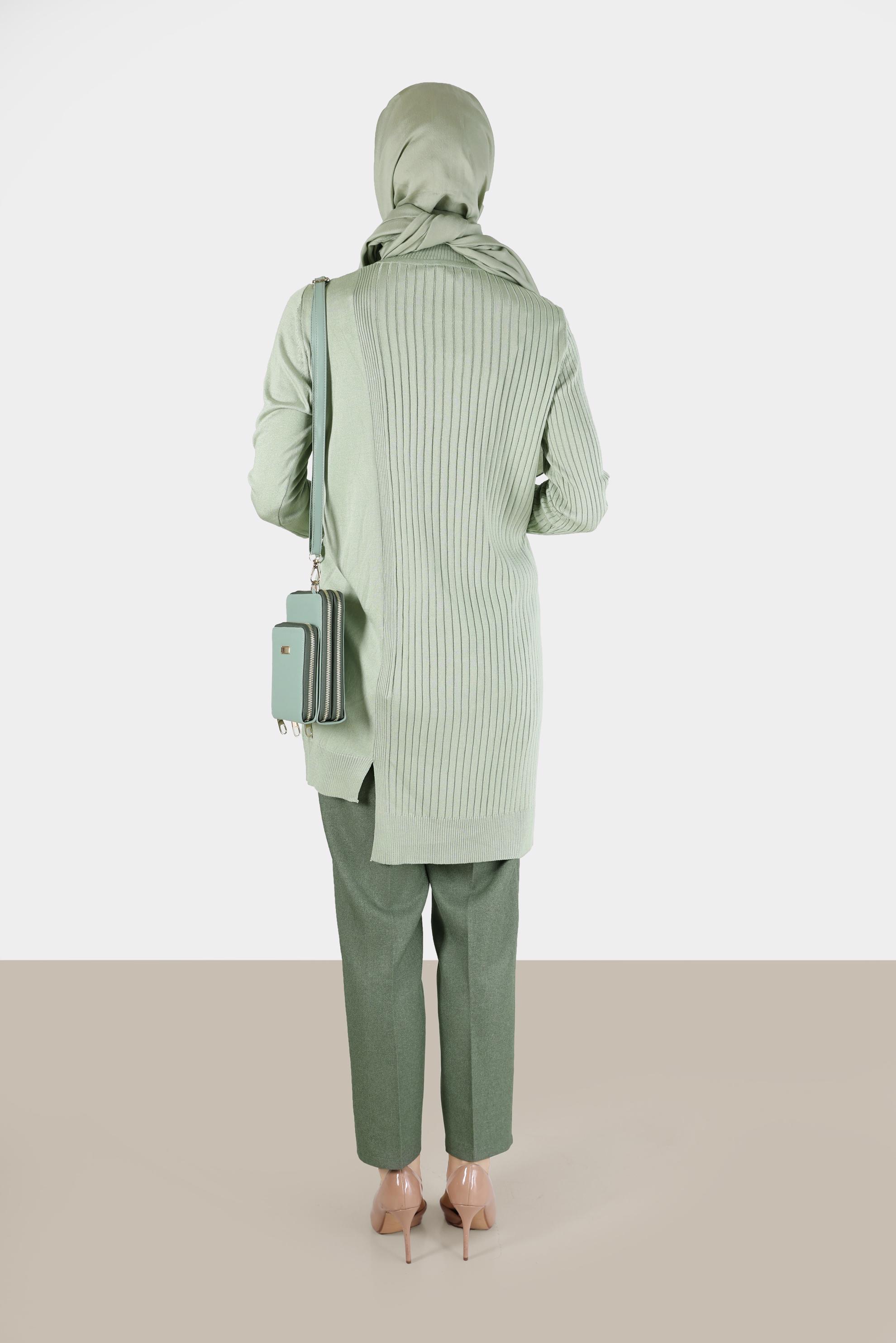 Tesettür giyim YEŞİL KENDİNDEN DESENLİ TAŞLI DÜĞME DETAYLI TRİKO TUNİK 42103 