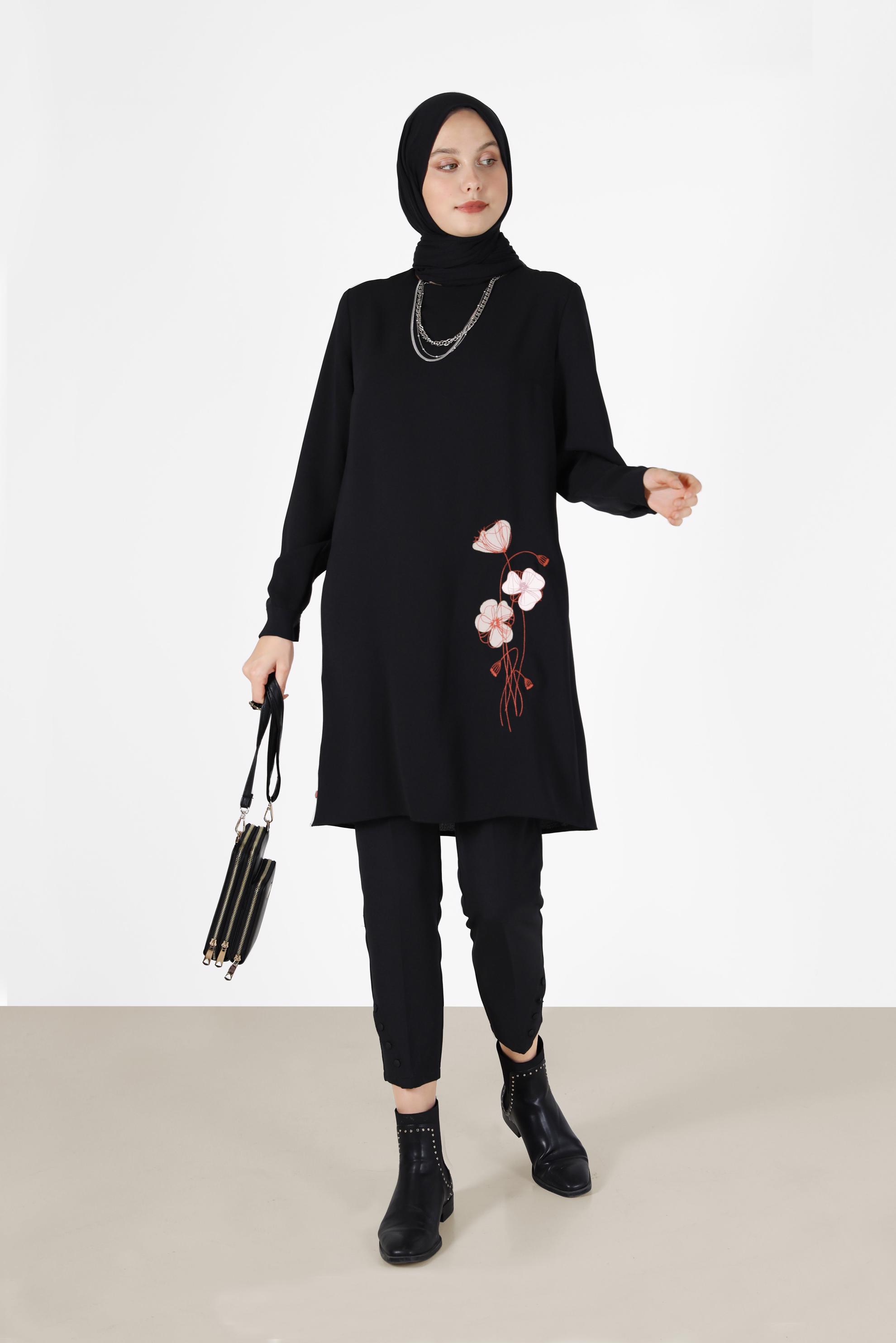 Tesettür giyim SİYAH YANLARI DÜĞME DETAYLI ÇİÇEK BASKILI TUNİK 42172 