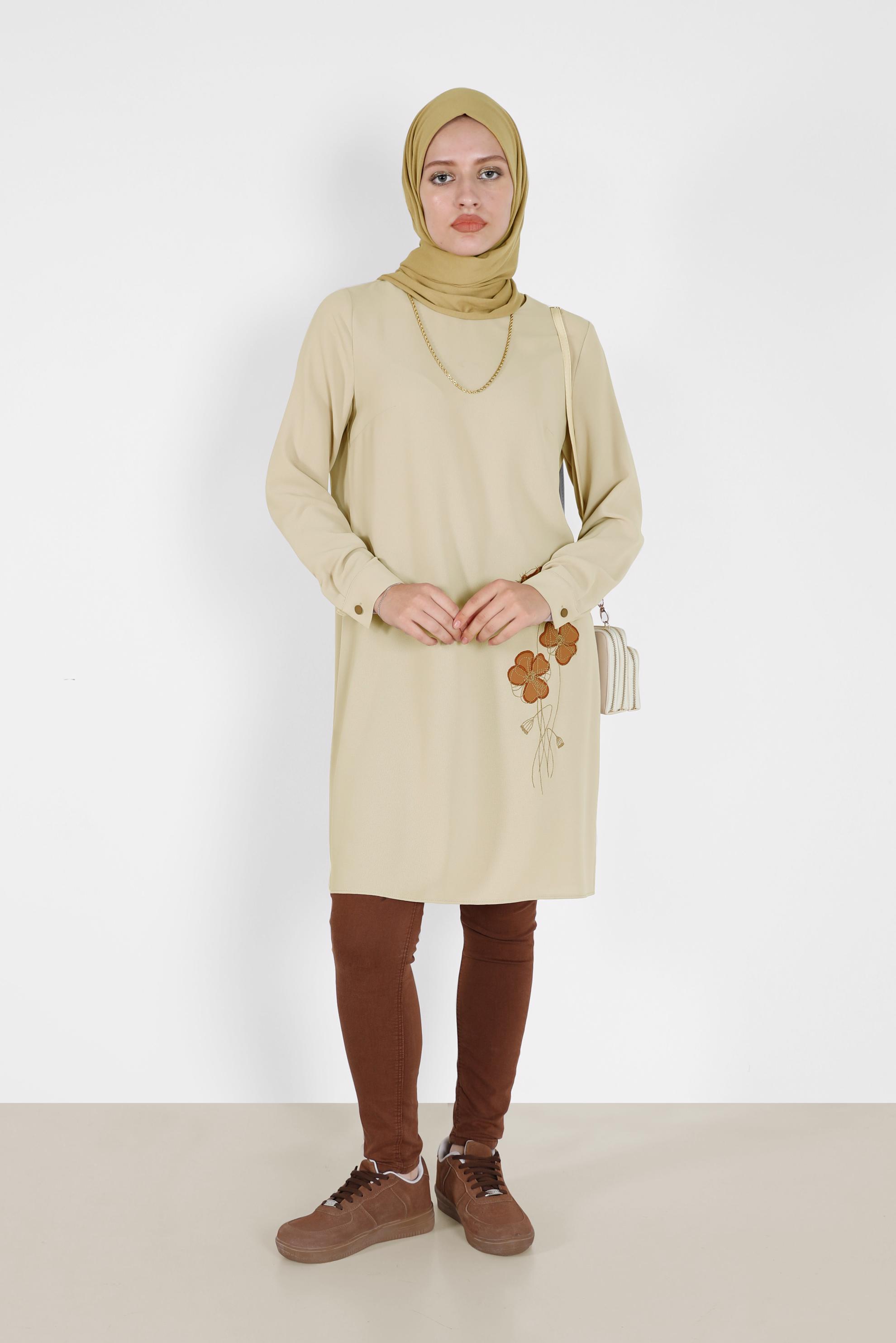 Tesettür giyim BEJ YANLARI DÜĞME DETAYLI ÇİÇEK BASKILI TUNİK 42172 