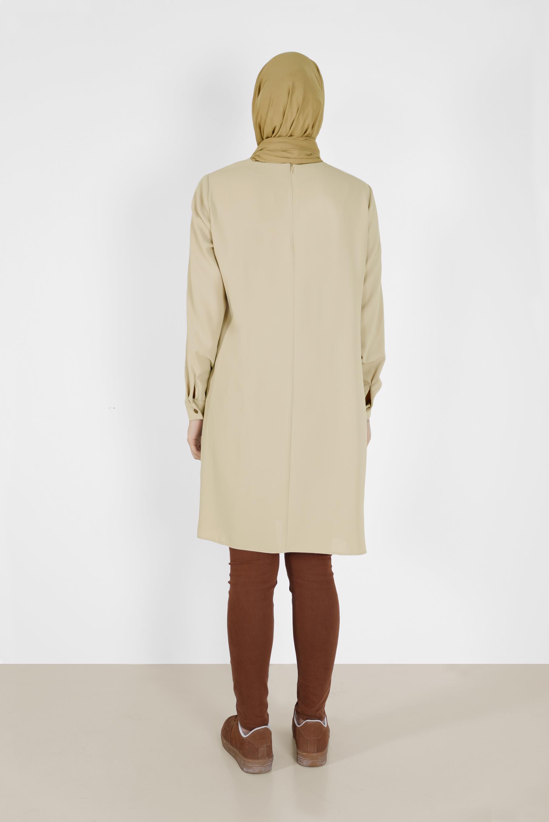 Tesettür giyim BEJ YANLARI DÜĞME DETAYLI ÇİÇEK BASKILI TUNİK 42172 