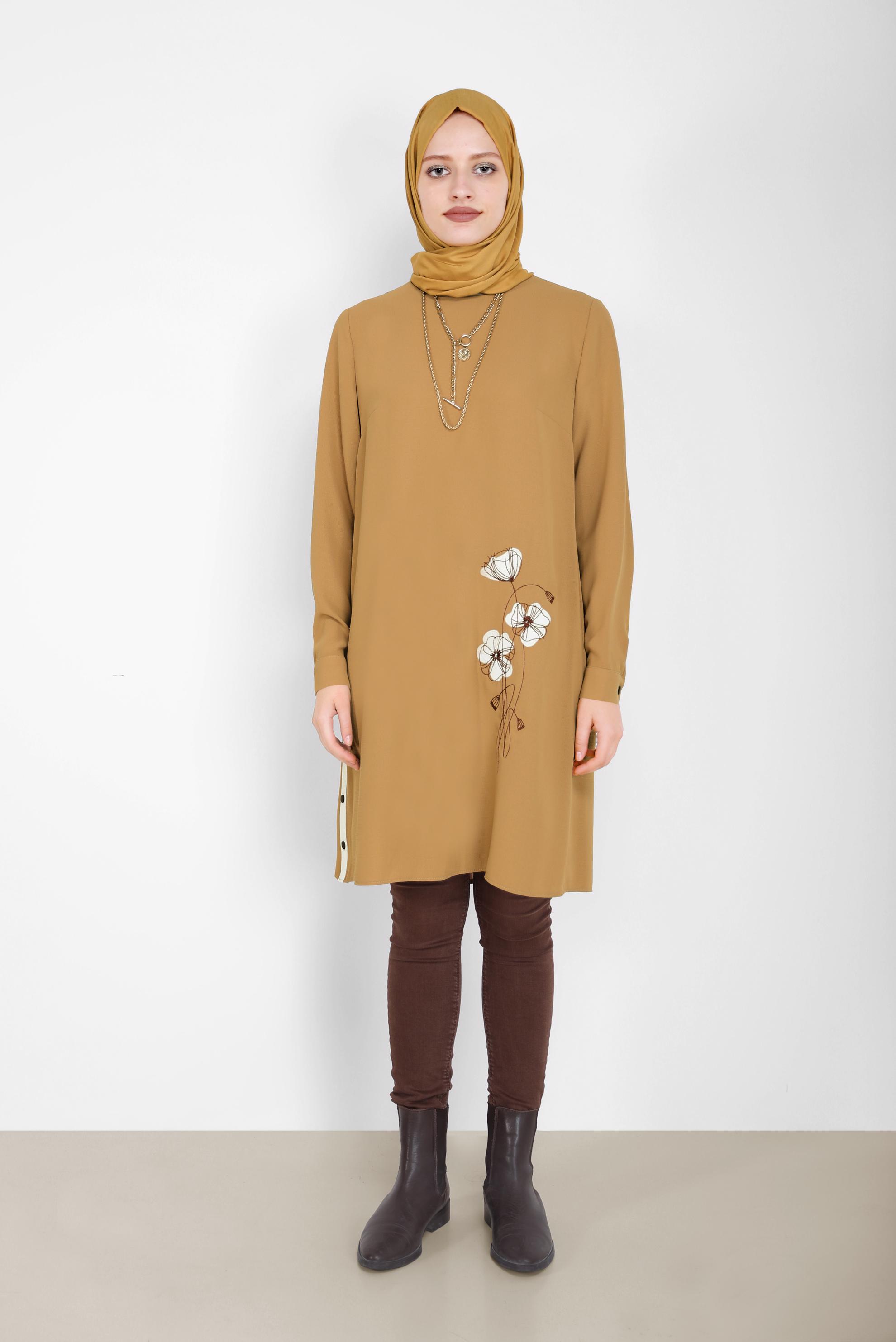 Tesettür giyim KAHVE YANLARI DÜĞME DETAYLI ÇİÇEK BASKILI TUNİK 42172 