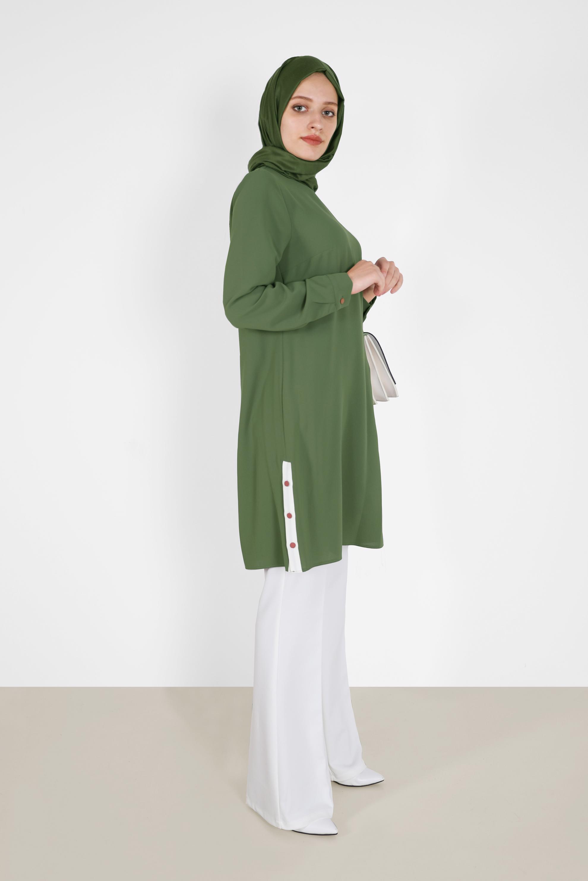 Tesettür giyim HAKİ YANLARI DÜĞME DETAYLI ÇİÇEK BASKILI TUNİK 42172 