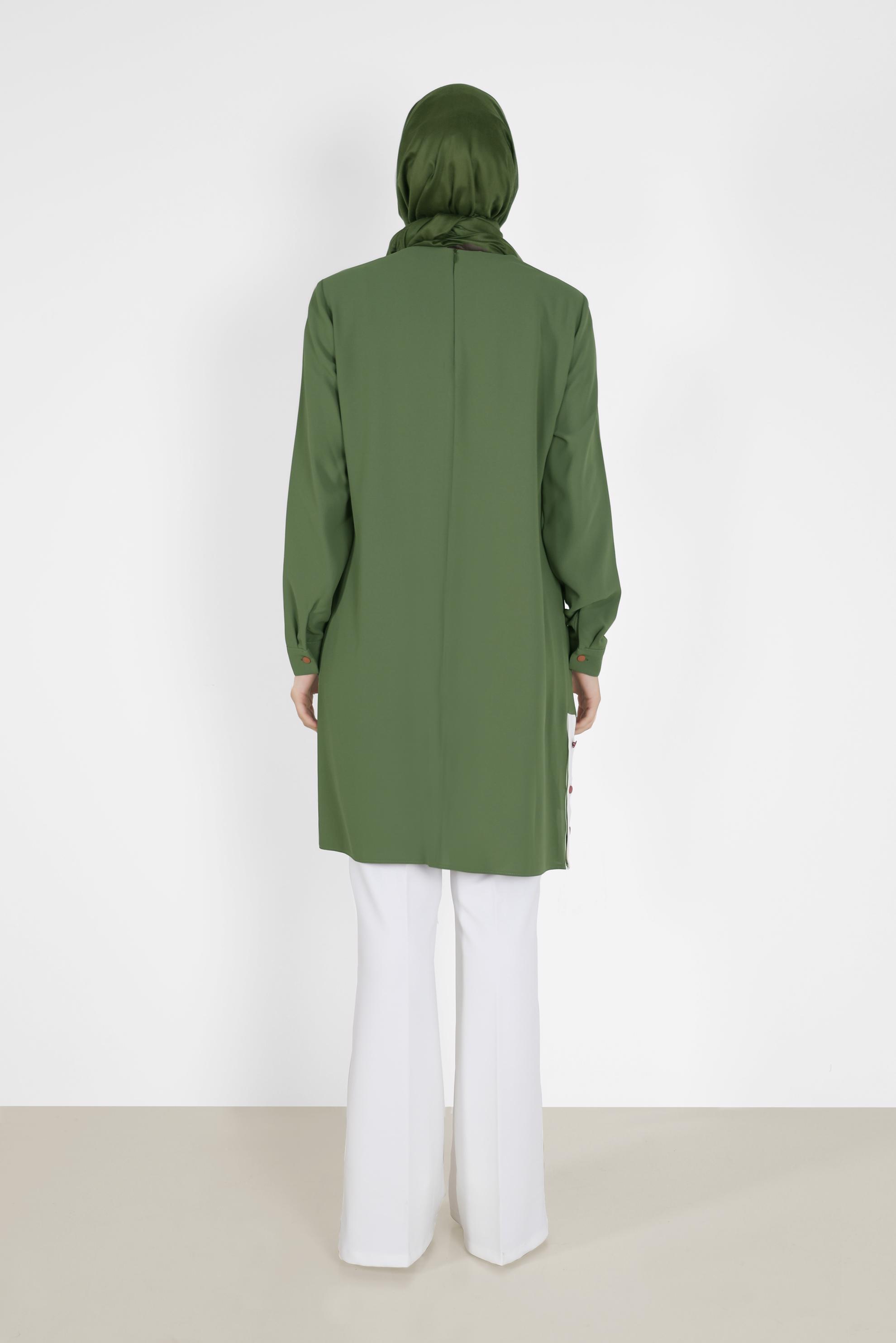 Tesettür giyim HAKİ YANLARI DÜĞME DETAYLI ÇİÇEK BASKILI TUNİK 42172 