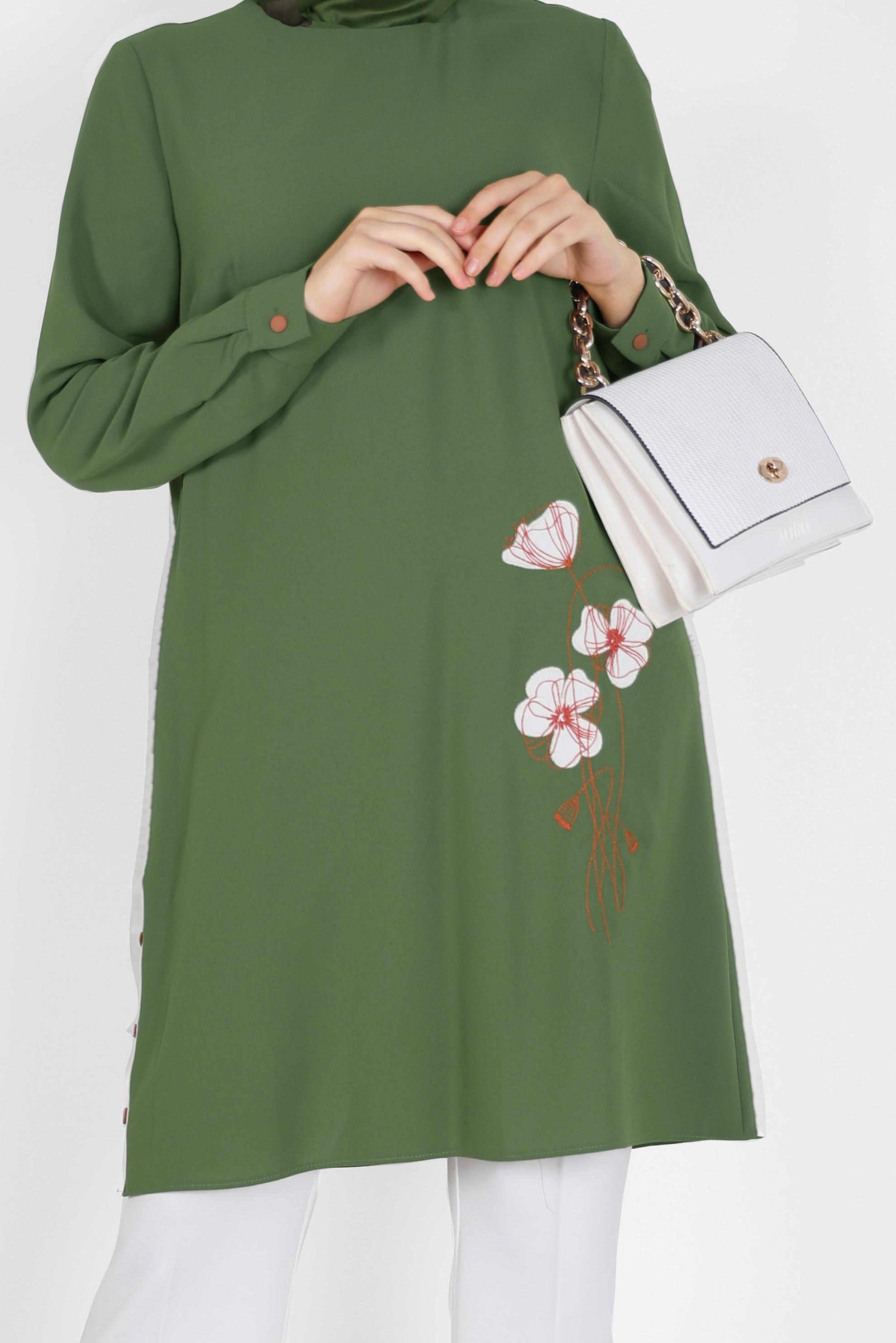 Tesettür giyim HAKİ YANLARI DÜĞME DETAYLI ÇİÇEK BASKILI TUNİK 42172 