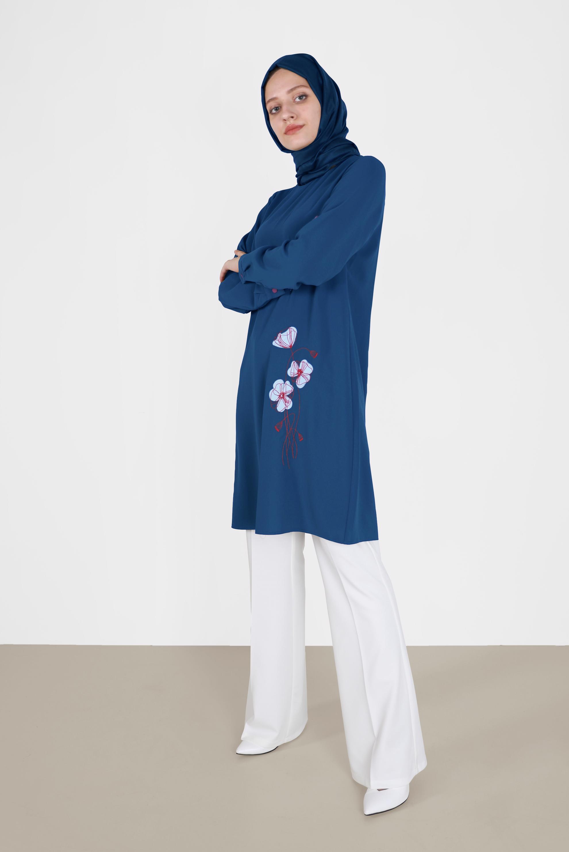 Tesettür giyim LACİVERT YANLARI DÜĞME DETAYLI ÇİÇEK BASKILI TUNİK 42172 