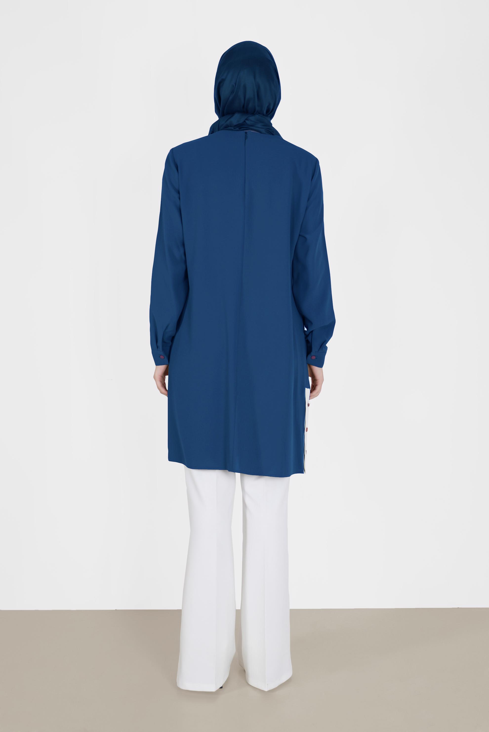 Tesettür giyim LACİVERT YANLARI DÜĞME DETAYLI ÇİÇEK BASKILI TUNİK 42172 