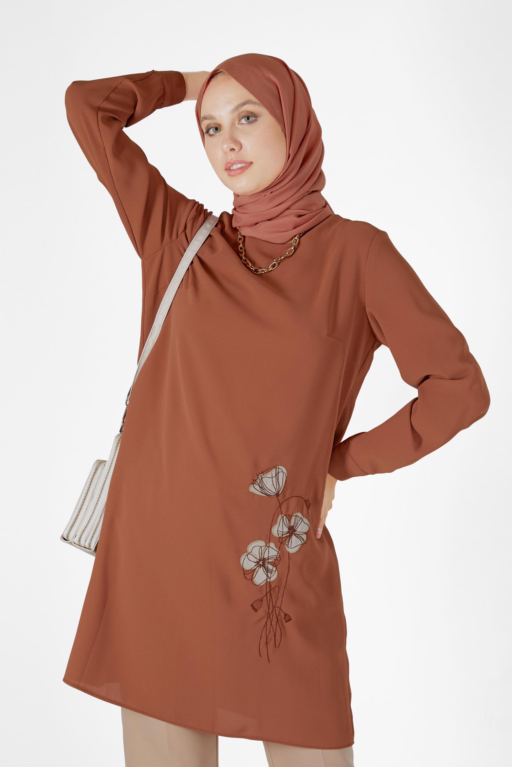 Tesettür giyim TABA YANLARI DÜĞME DETAYLI ÇİÇEK BASKILI TUNİK 42172 