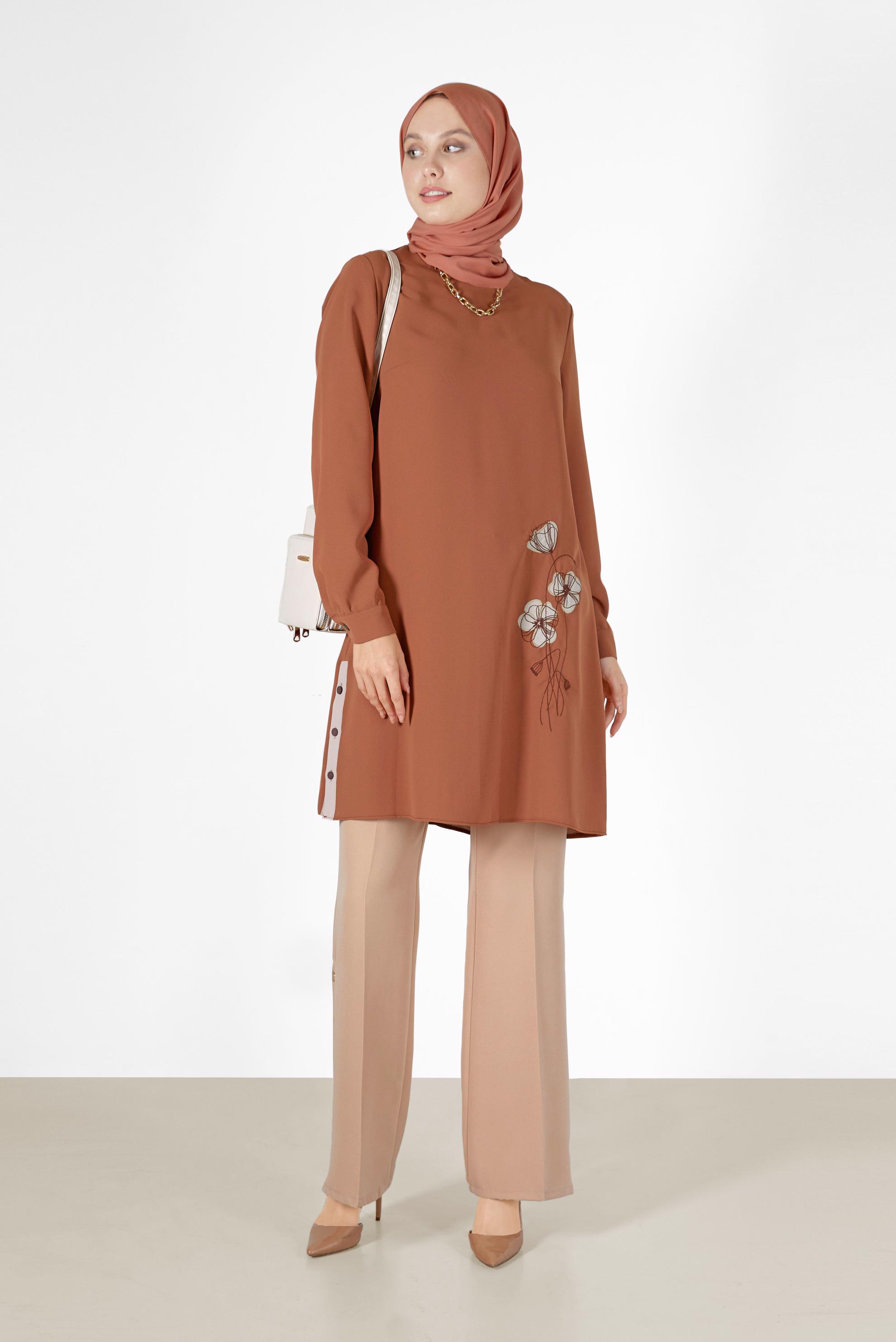 Tesettür giyim TABA YANLARI DÜĞME DETAYLI ÇİÇEK BASKILI TUNİK 42172 