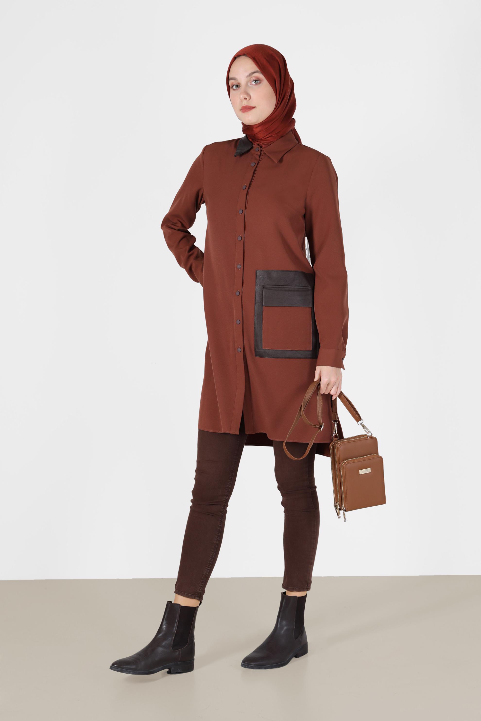 Tesettür giyim KAHVE DERİ DETAYLI CEPLİ TUNİK 42185