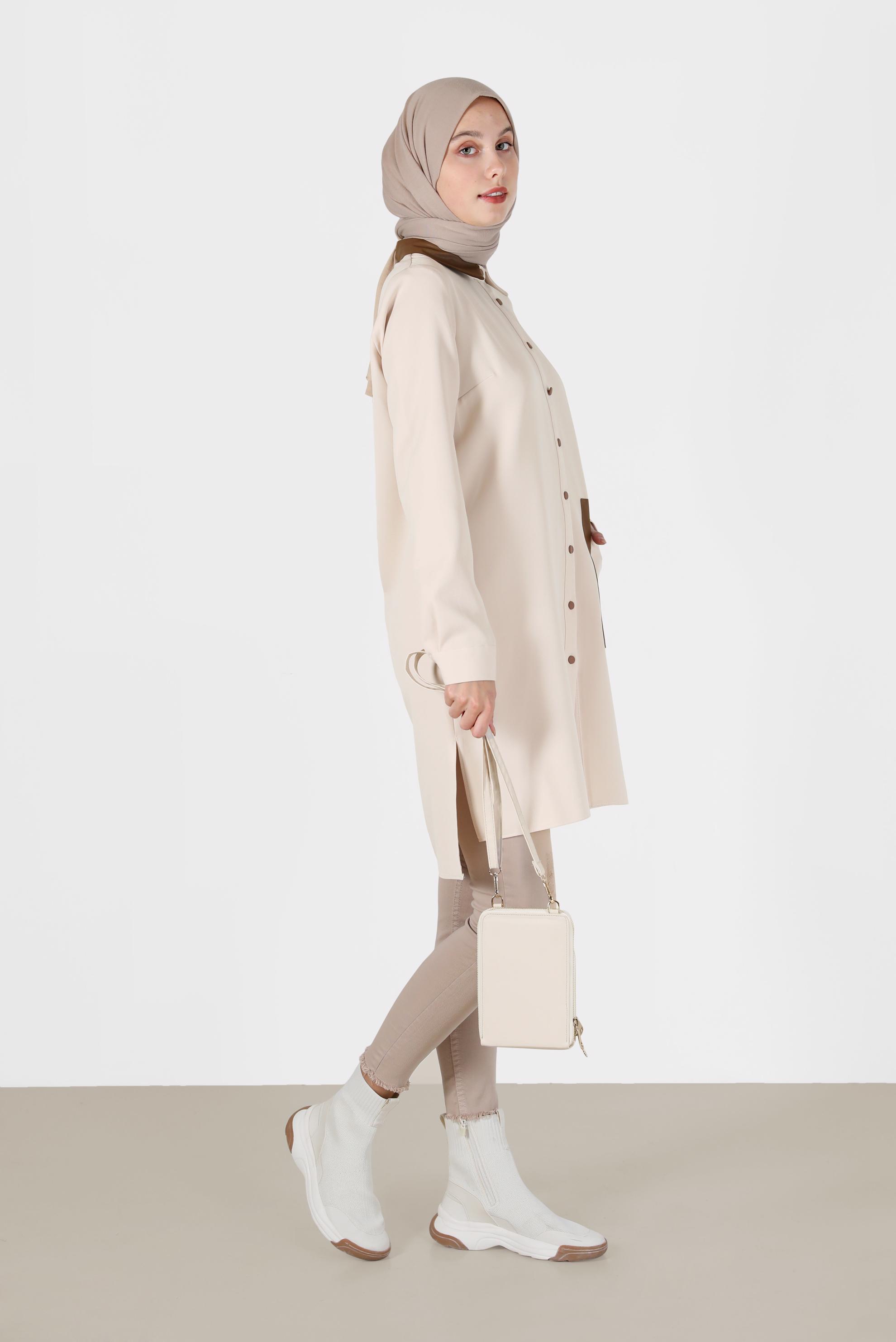 Tesettür giyim EKRU DERİ DETAYLI CEPLİ TUNİK 42185