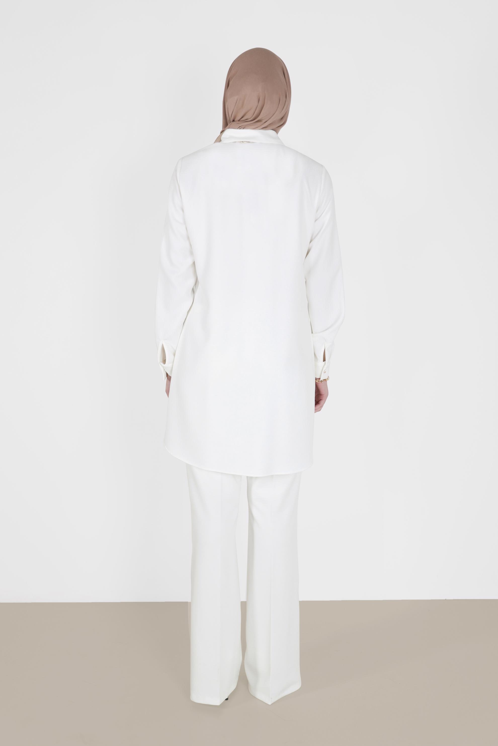 Tesettür giyim BEYAZ DÜĞMELİ CEP DETAYLI TUNİK 42203	