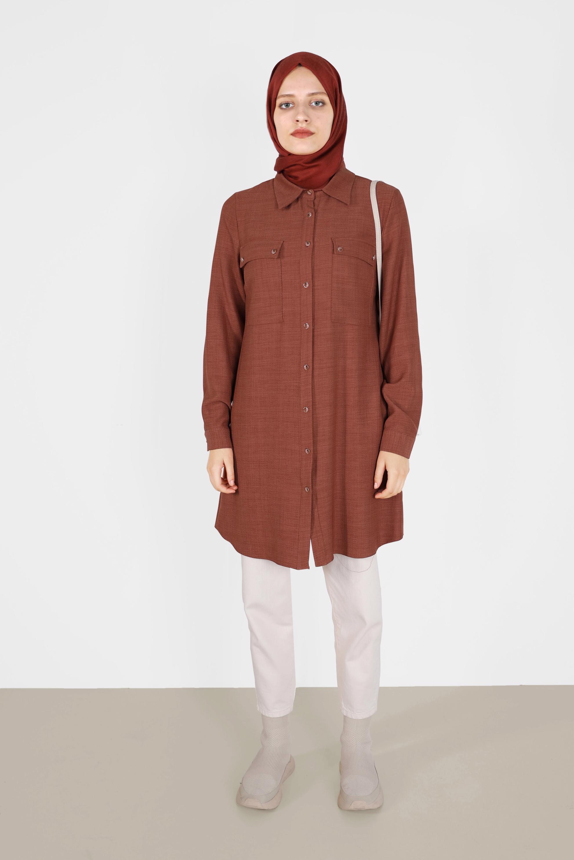 Tesettür giyim KAHVE DÜĞMELİ CEP DETAYLI TUNİK 42203	