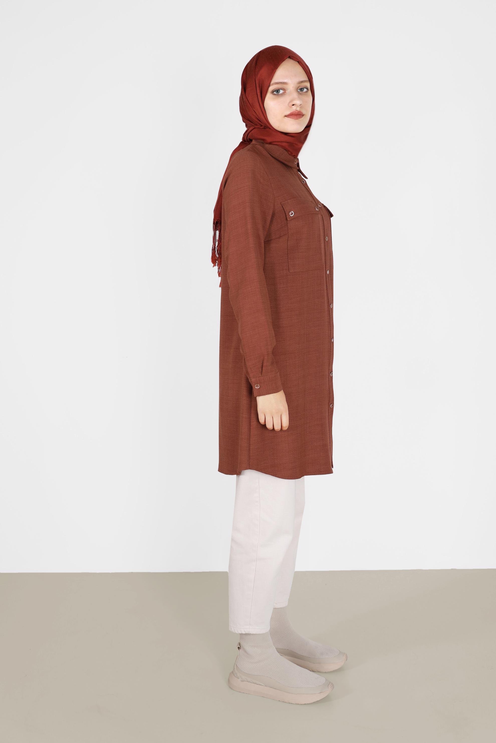 Tesettür giyim KAHVE DÜĞMELİ CEP DETAYLI TUNİK 42203	