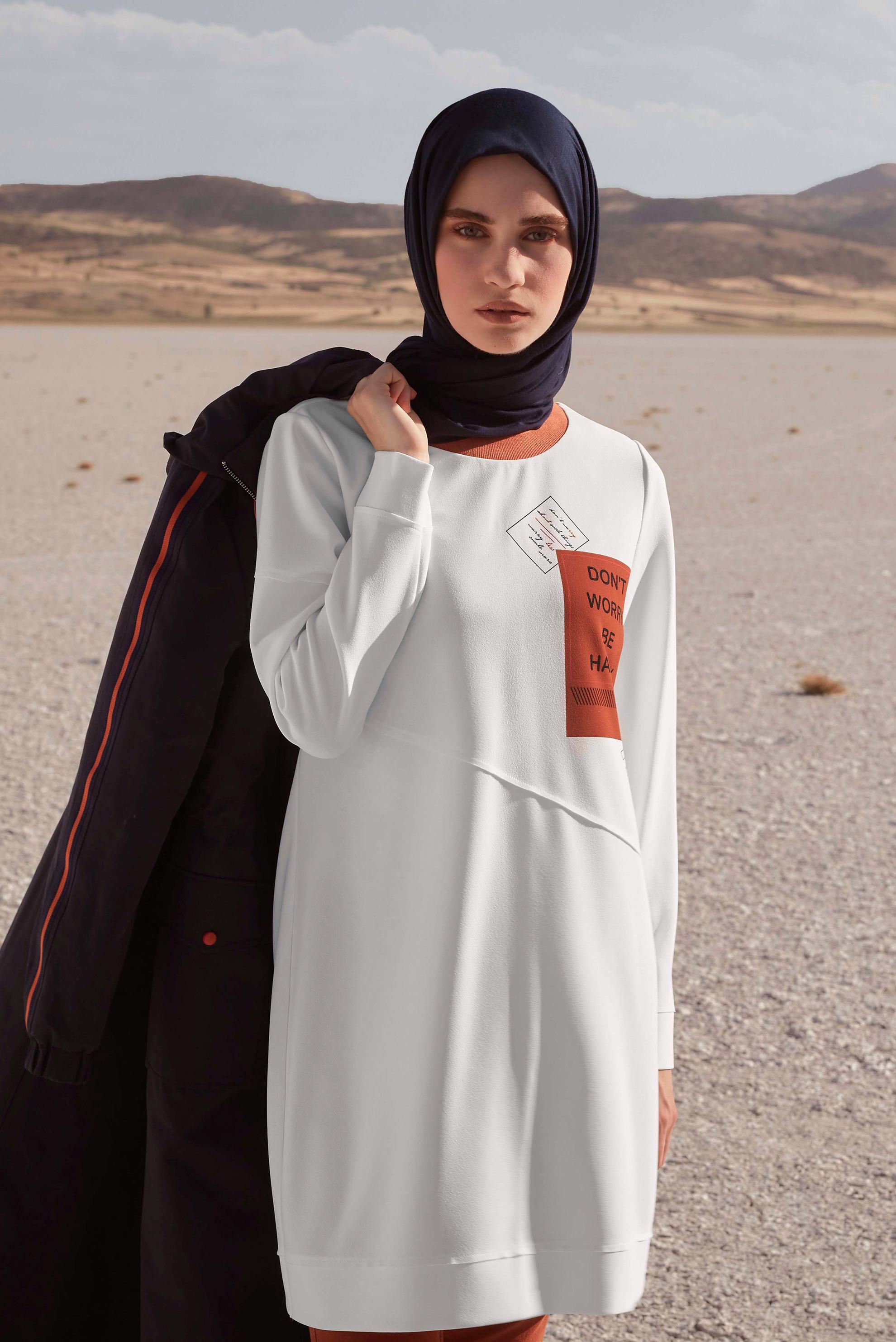 Tesettür giyim BEYAZ YAZI BASKILI TUNİK 42224	