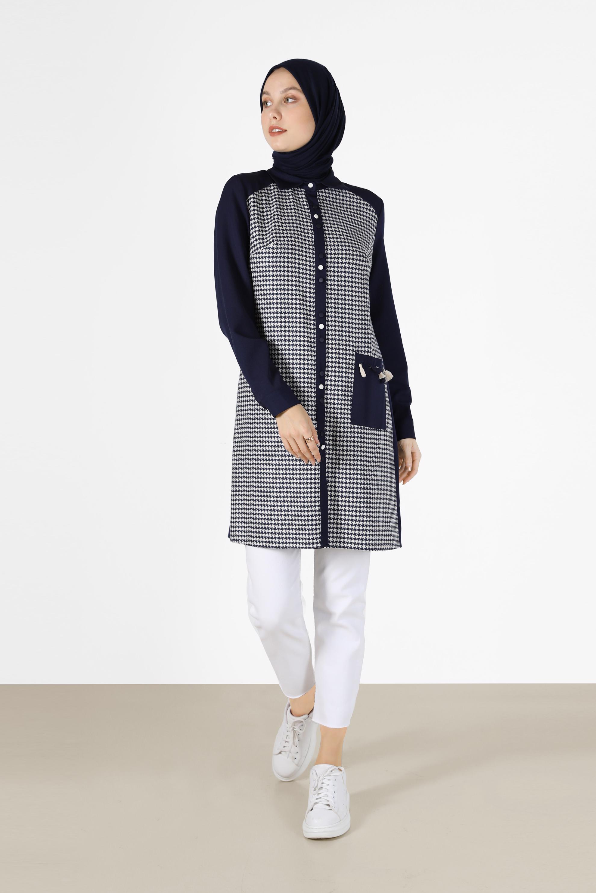 Tesettür giyim LACİVERT KAZAYAĞI DESENLİ PÜSKÜL DETAYLI TUNİK 42230 