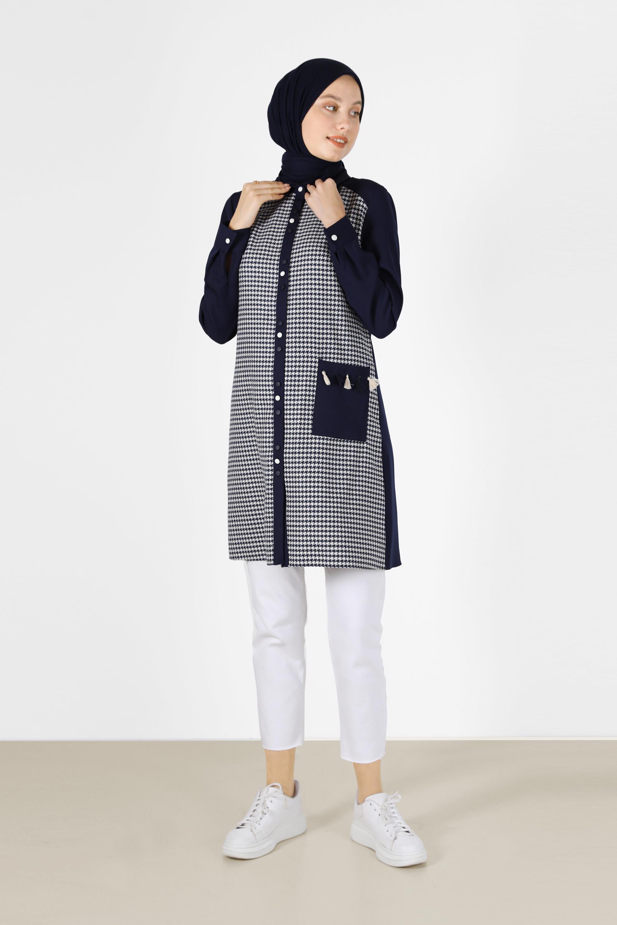 Tesettür giyim LACİVERT KAZAYAĞI DESENLİ PÜSKÜL DETAYLI TUNİK 42230 