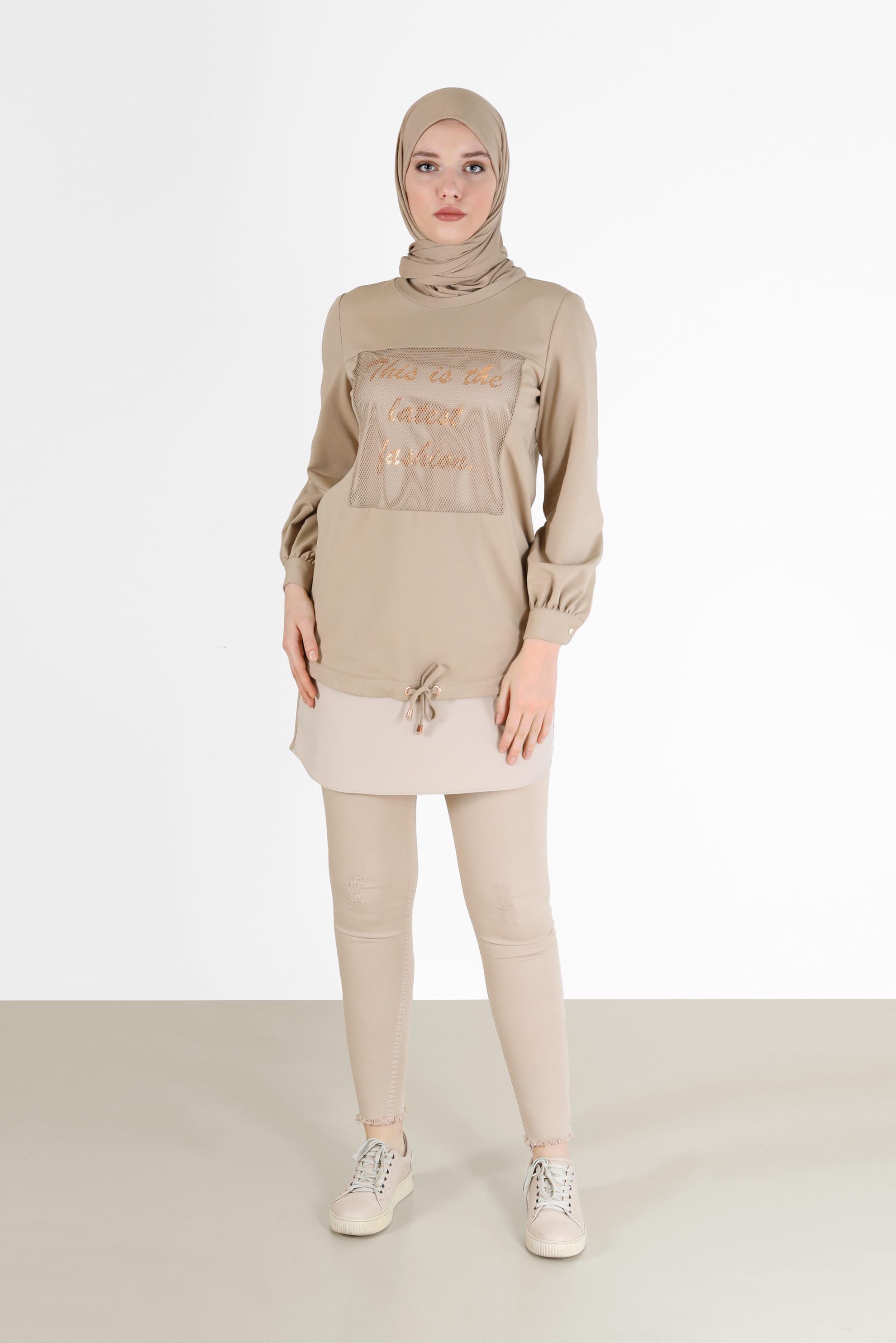 Tesettür giyim BEJ FİLE DETAYLI YAZI BASKILI TUNİK 42233 