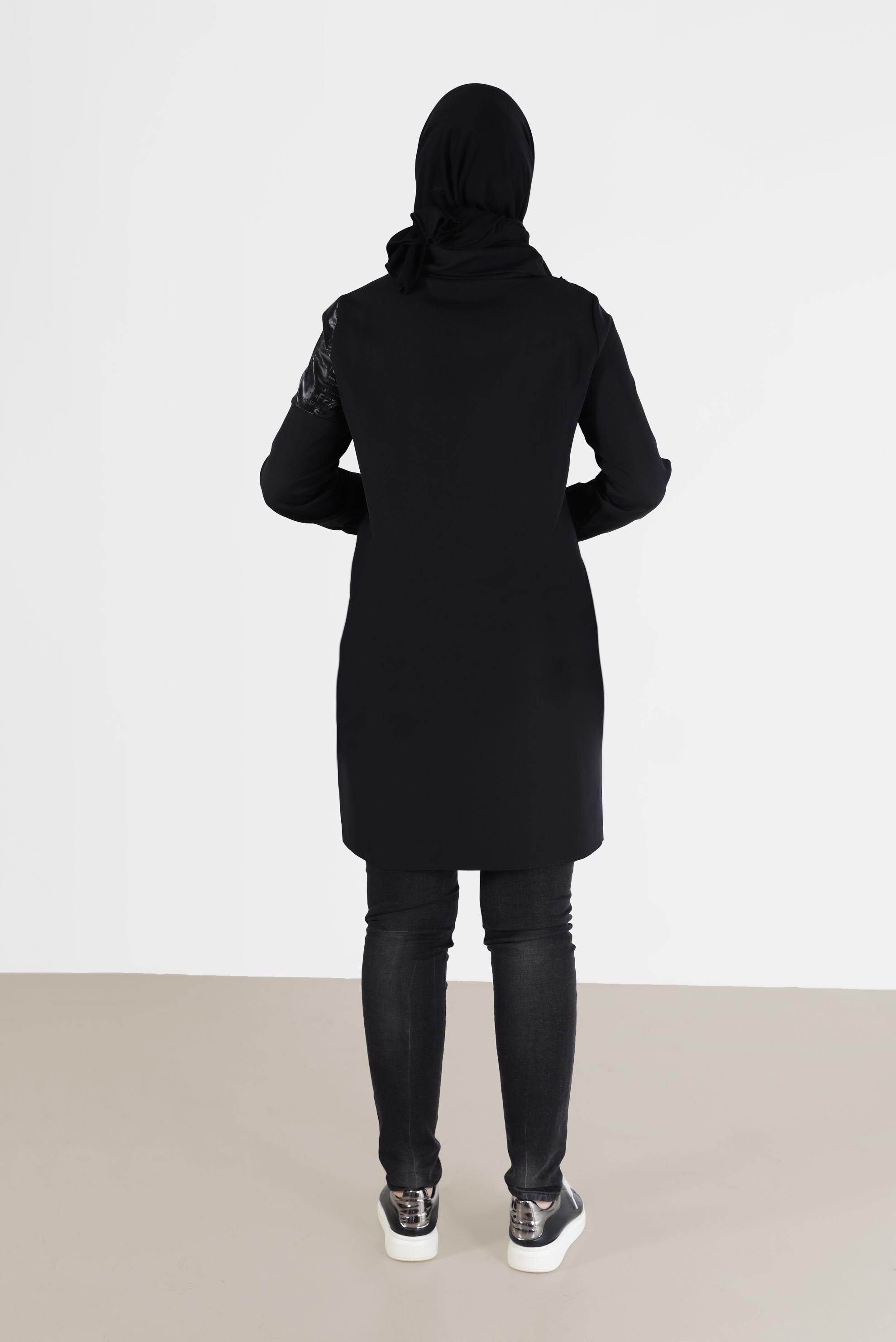 Tesettür giyim SİYAH YAZI BASKILI DERİ DETAYLI DEGAJE YAKA TUNİK 42262 