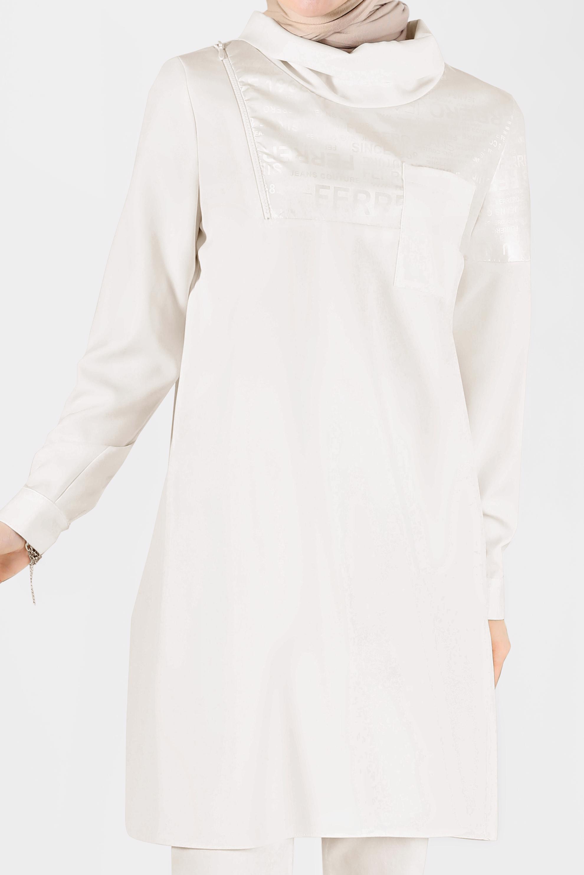 Tesettür giyim BEYAZ YAZI BASKILI DERİ DETAYLI DEGAJE YAKA TUNİK 42262 