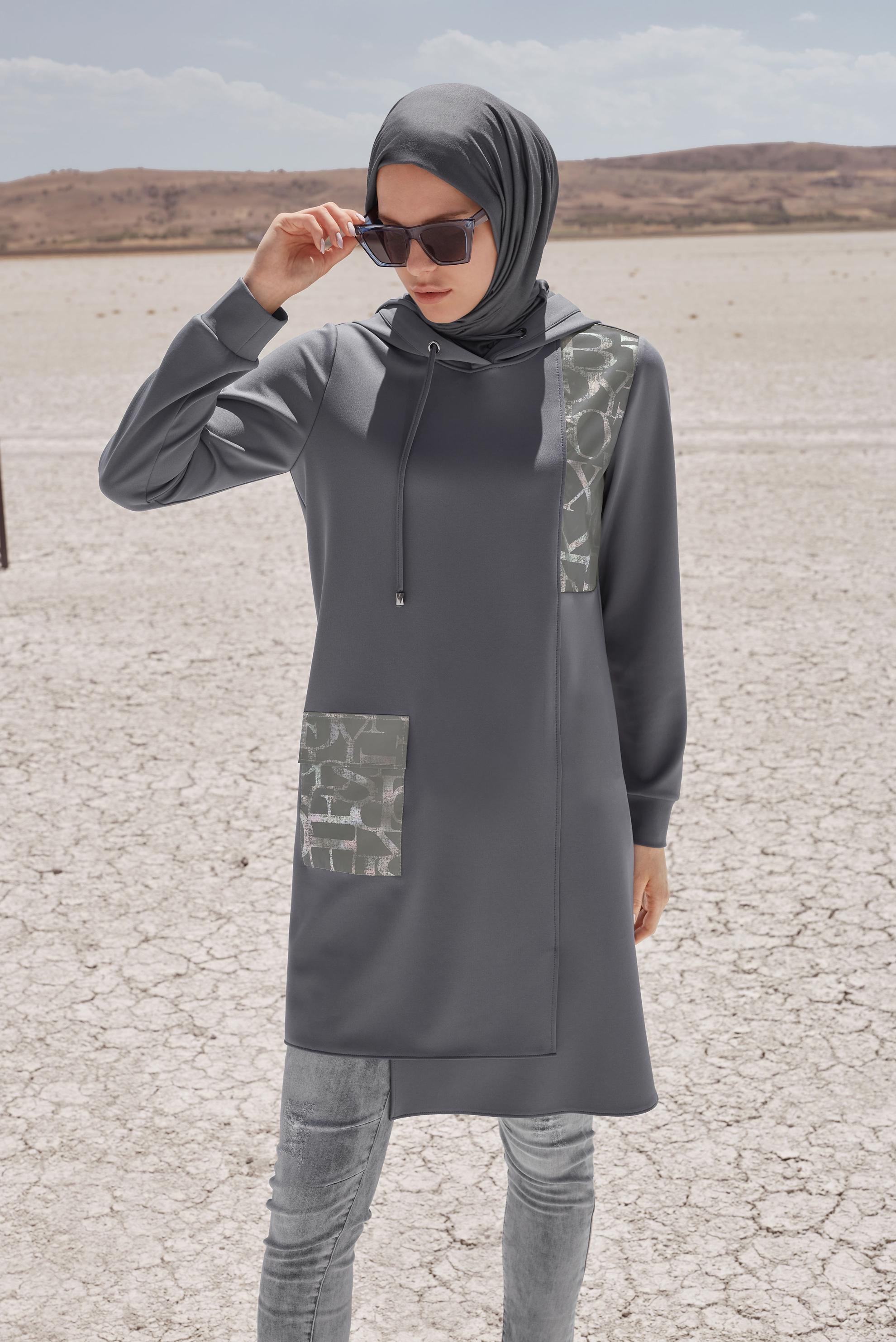 Tesettür giyim GRİ YAZI BASKILI KAPÜŞONLU TUNİK 42276 