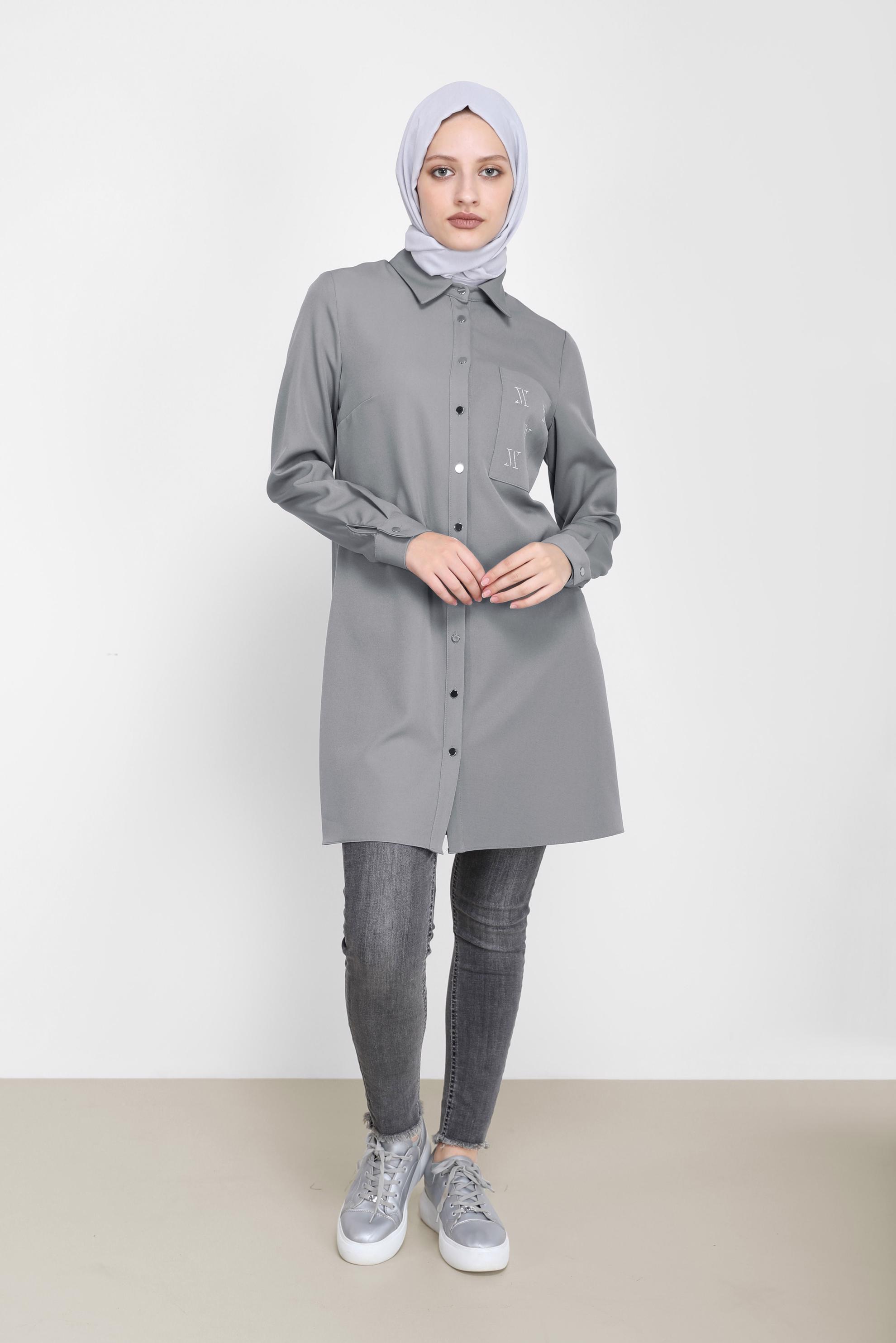 Tesettür giyim GRİ NAKIŞ DETAYLI METAL DÜĞMELİ TUNİK 42287 
