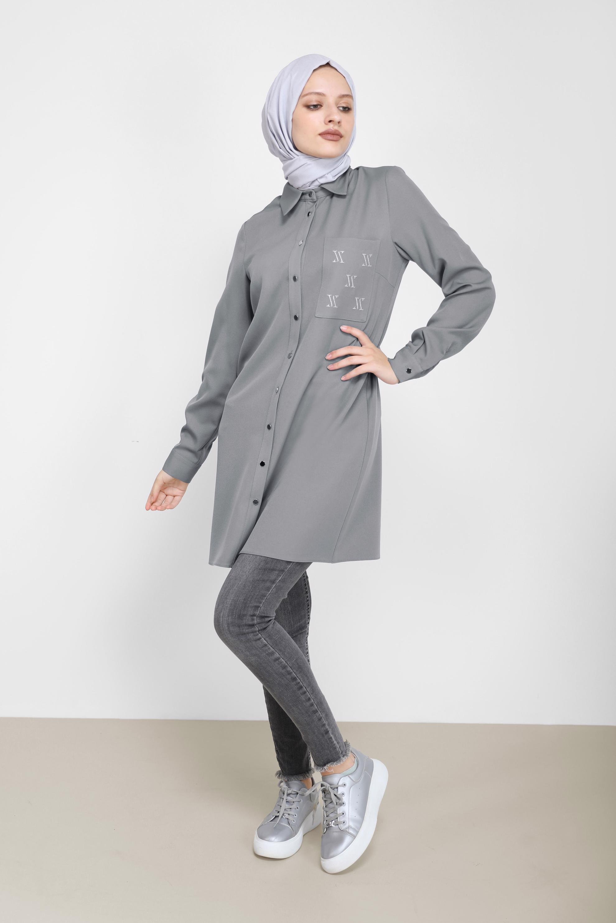 Tesettür giyim GRİ NAKIŞ DETAYLI METAL DÜĞMELİ TUNİK 42287 