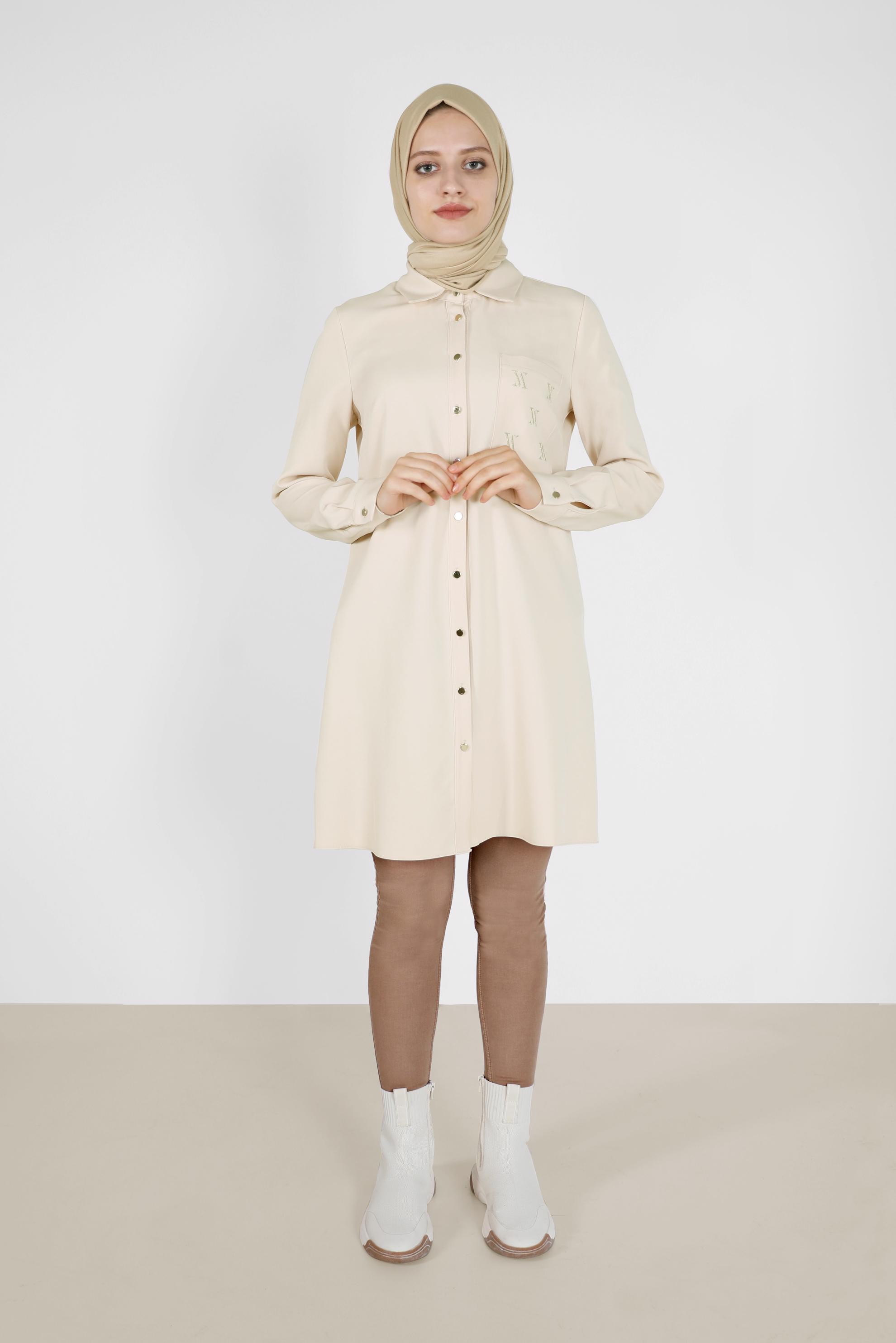 Tesettür giyim BEJ NAKIŞ DETAYLI METAL DÜĞMELİ TUNİK 42287 