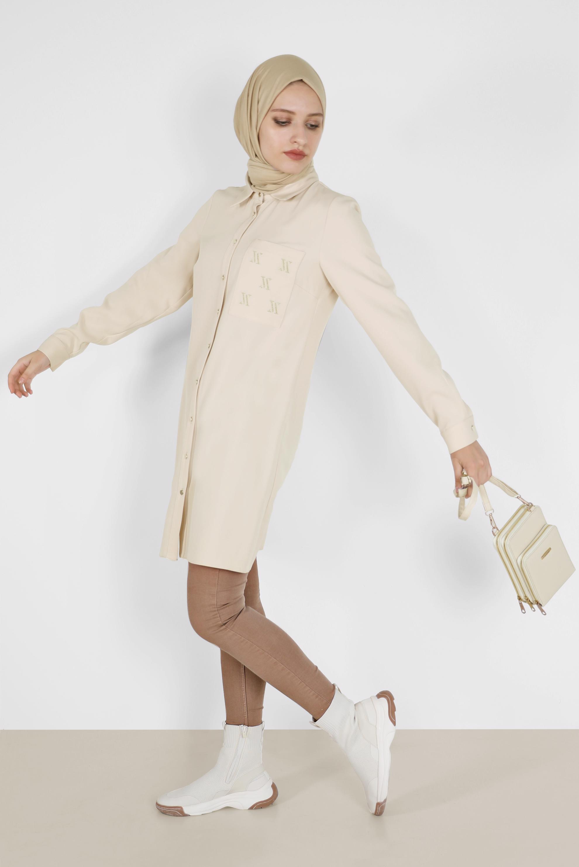 Tesettür giyim BEJ NAKIŞ DETAYLI METAL DÜĞMELİ TUNİK 42287 