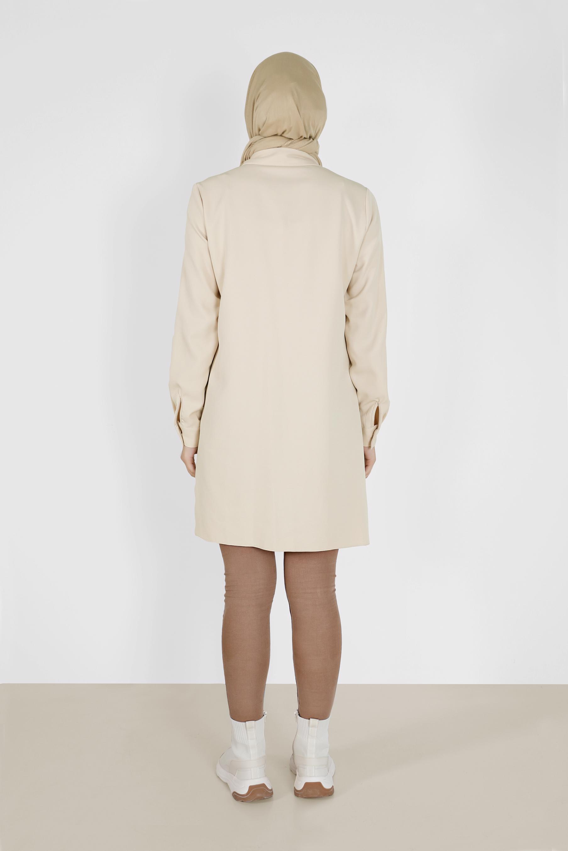 Tesettür giyim BEJ NAKIŞ DETAYLI METAL DÜĞMELİ TUNİK 42287 