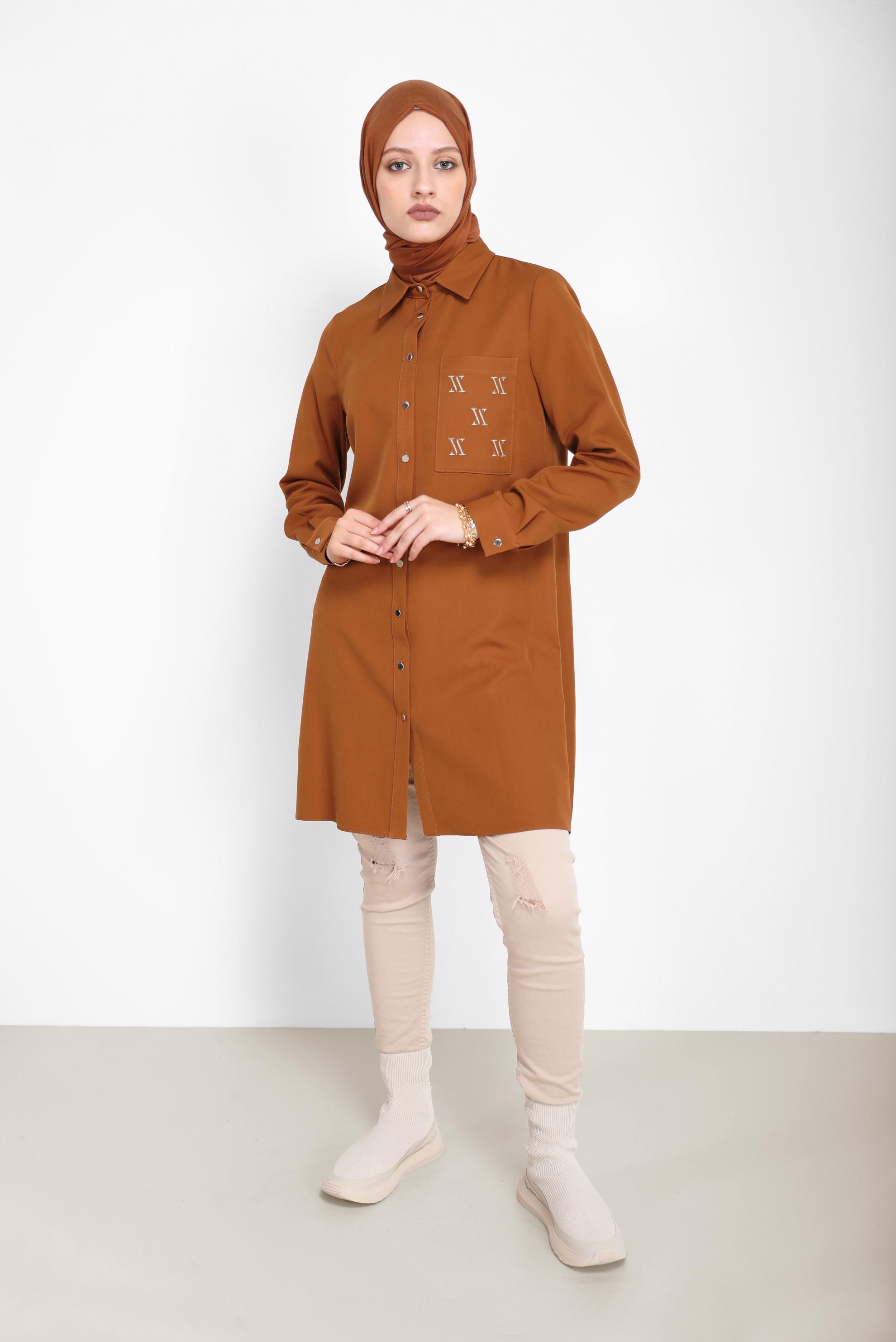 Tesettür giyim KAHVE NAKIŞ DETAYLI METAL DÜĞMELİ TUNİK 42287 