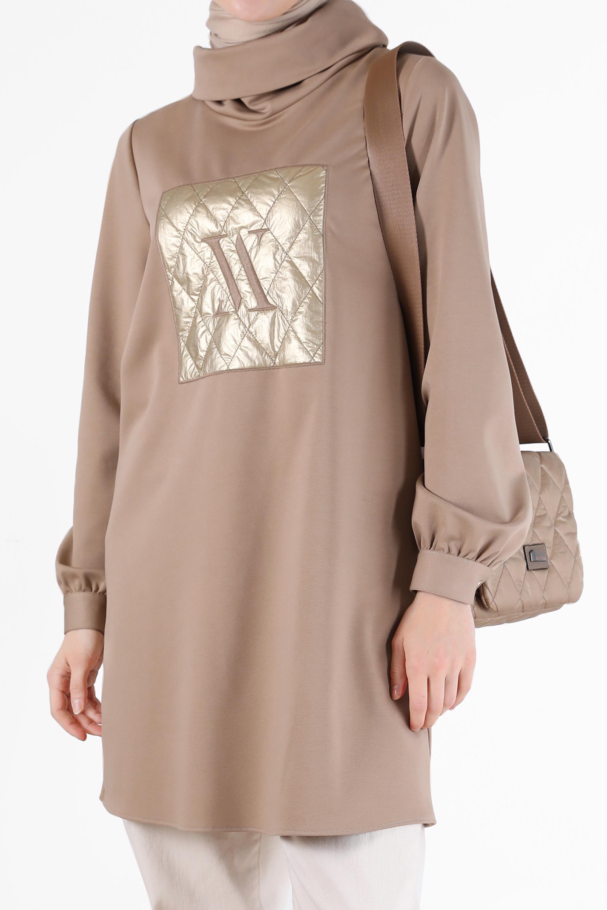 Tesettür giyim BEJ KAPİTONE DESEN DETAYLI DEGAJE YAKA TUNİK 42289	