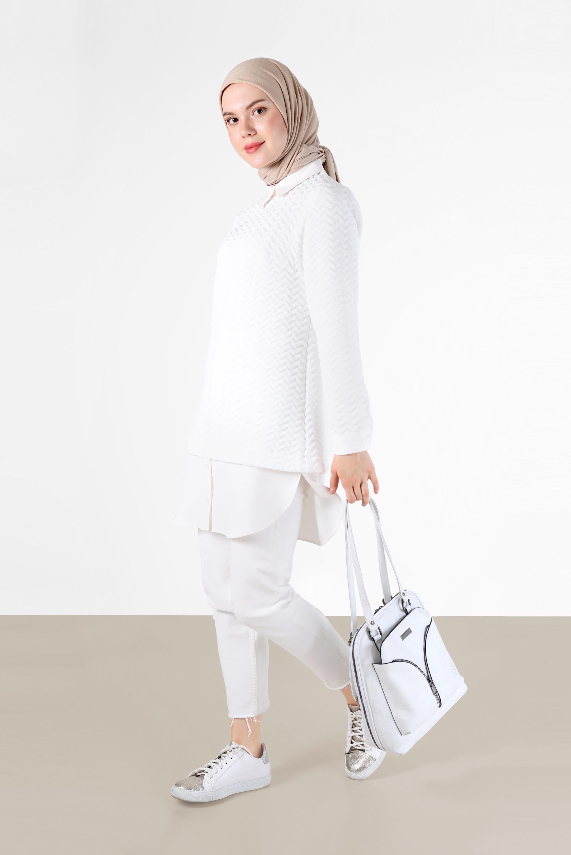 Tesettür giyim BEYAZ GÖMLEK PARÇA DETAYLI KENDİNDEN DESENLİ TUNİK 42318 