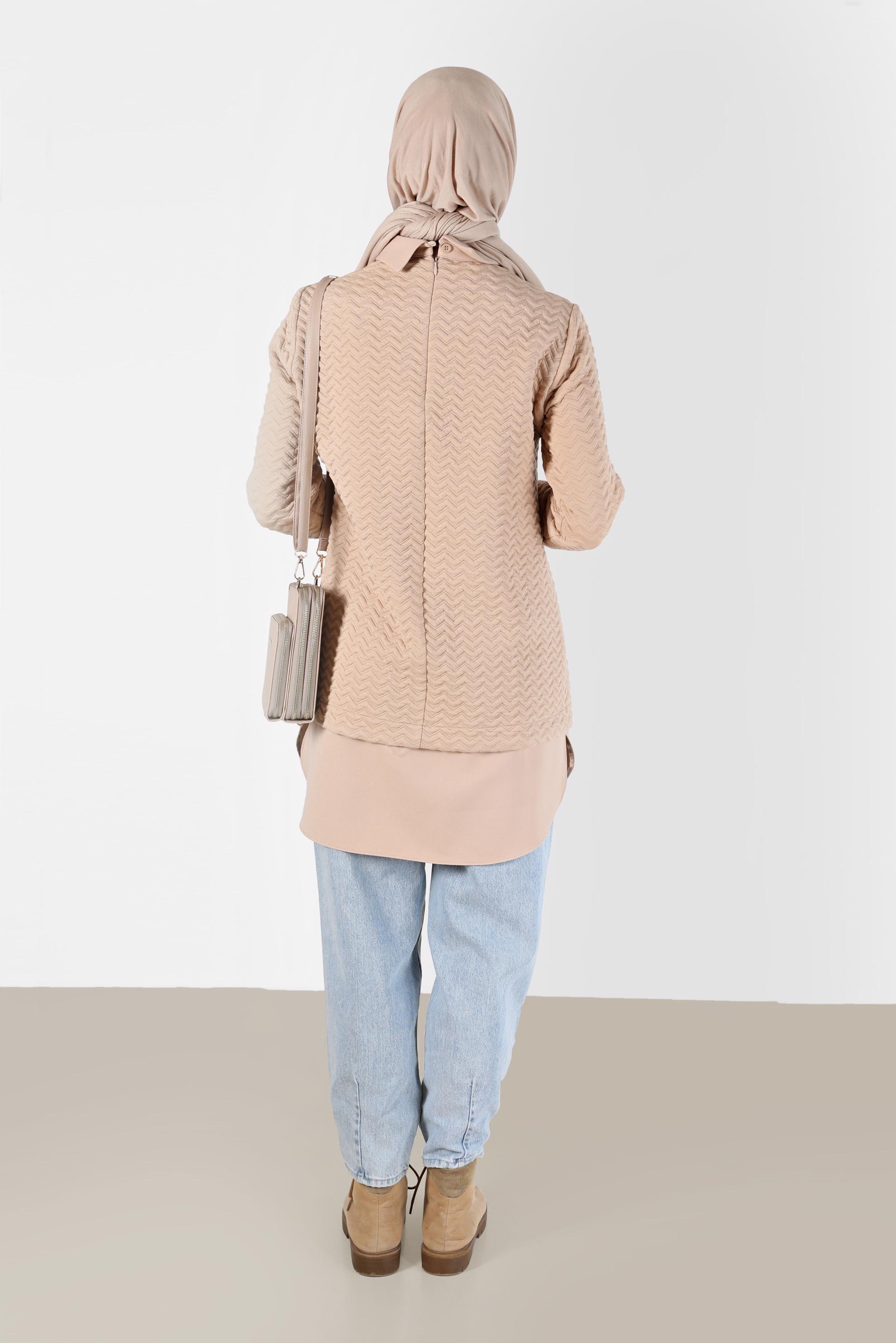 Tesettür giyim BEJ GÖMLEK PARÇA DETAYLI KENDİNDEN DESENLİ TUNİK 42318 