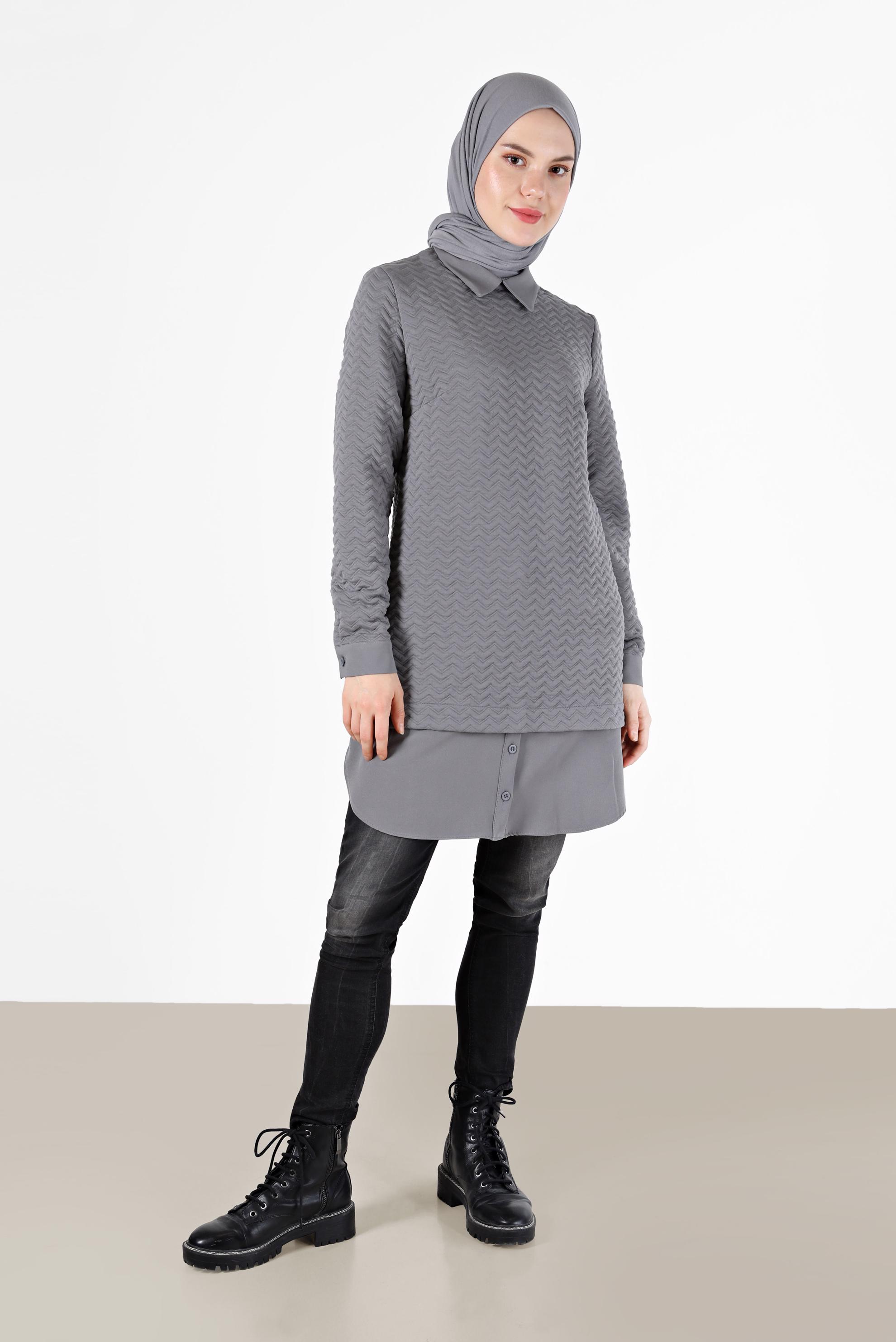Tesettür giyim GRİ GÖMLEK PARÇA DETAYLI KENDİNDEN DESENLİ TUNİK 42318 